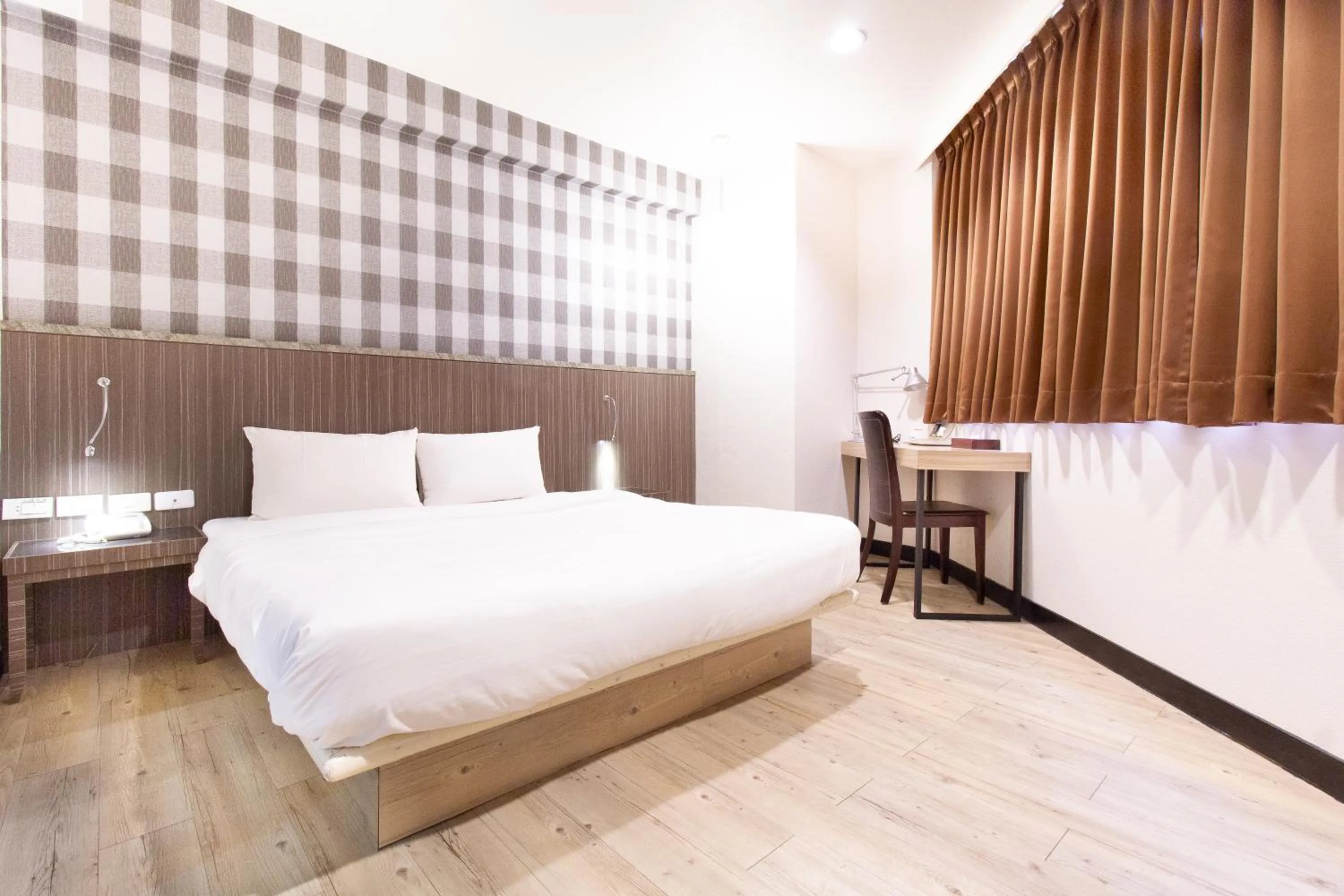 Photo of the whole room, Bed in Hwa Nan Hotel