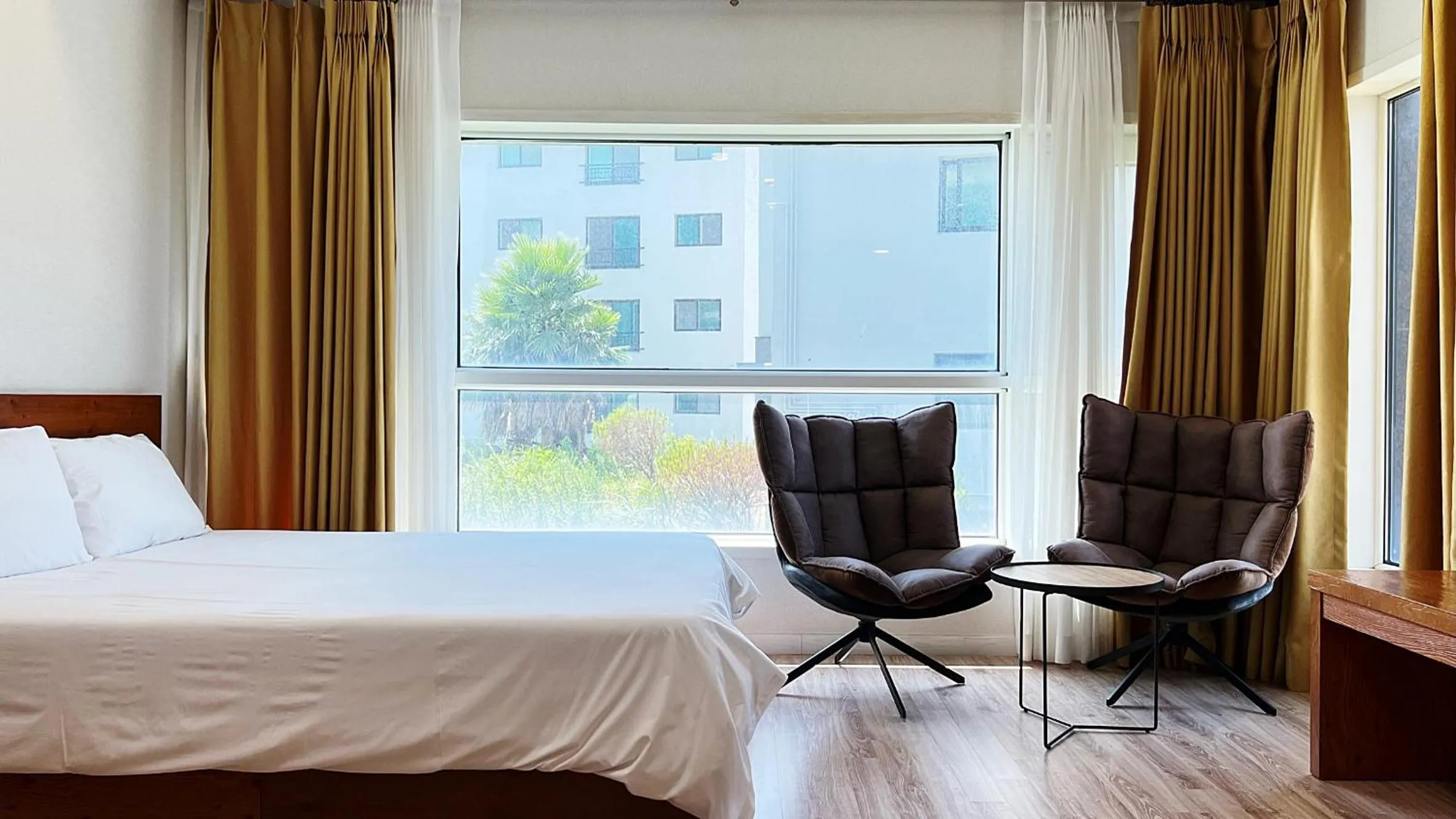 Photo of the whole room, Bed in Hotel Sweet Castle Jeju Hamdeok