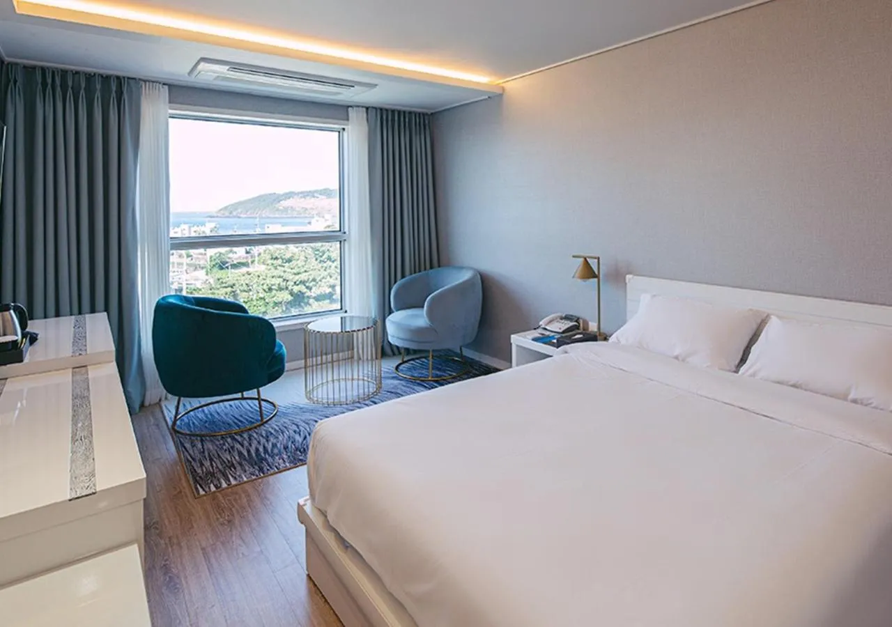 Bedroom, Bed in Hotel Sweet Castle Jeju Hamdeok