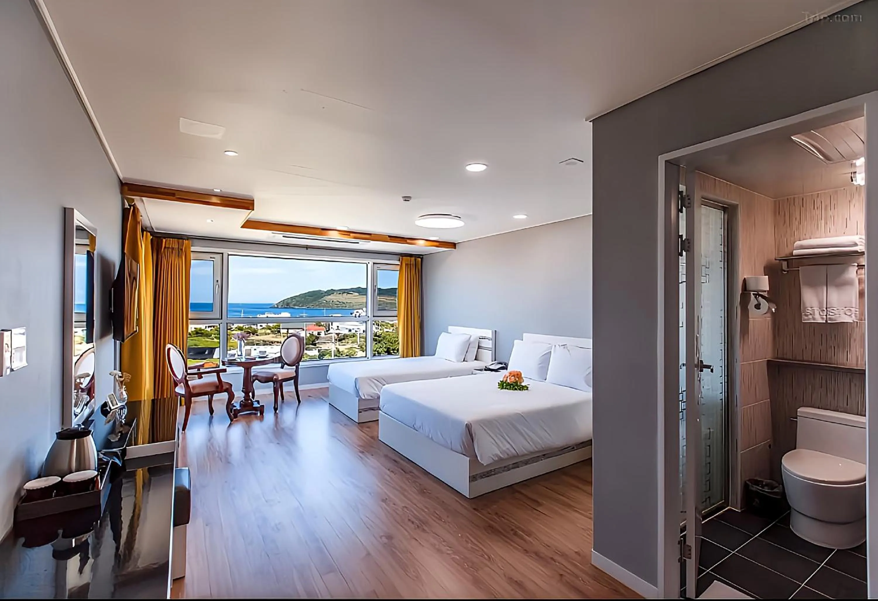 Photo of the whole room, Bed in Hotel Sweet Castle Jeju Hamdeok