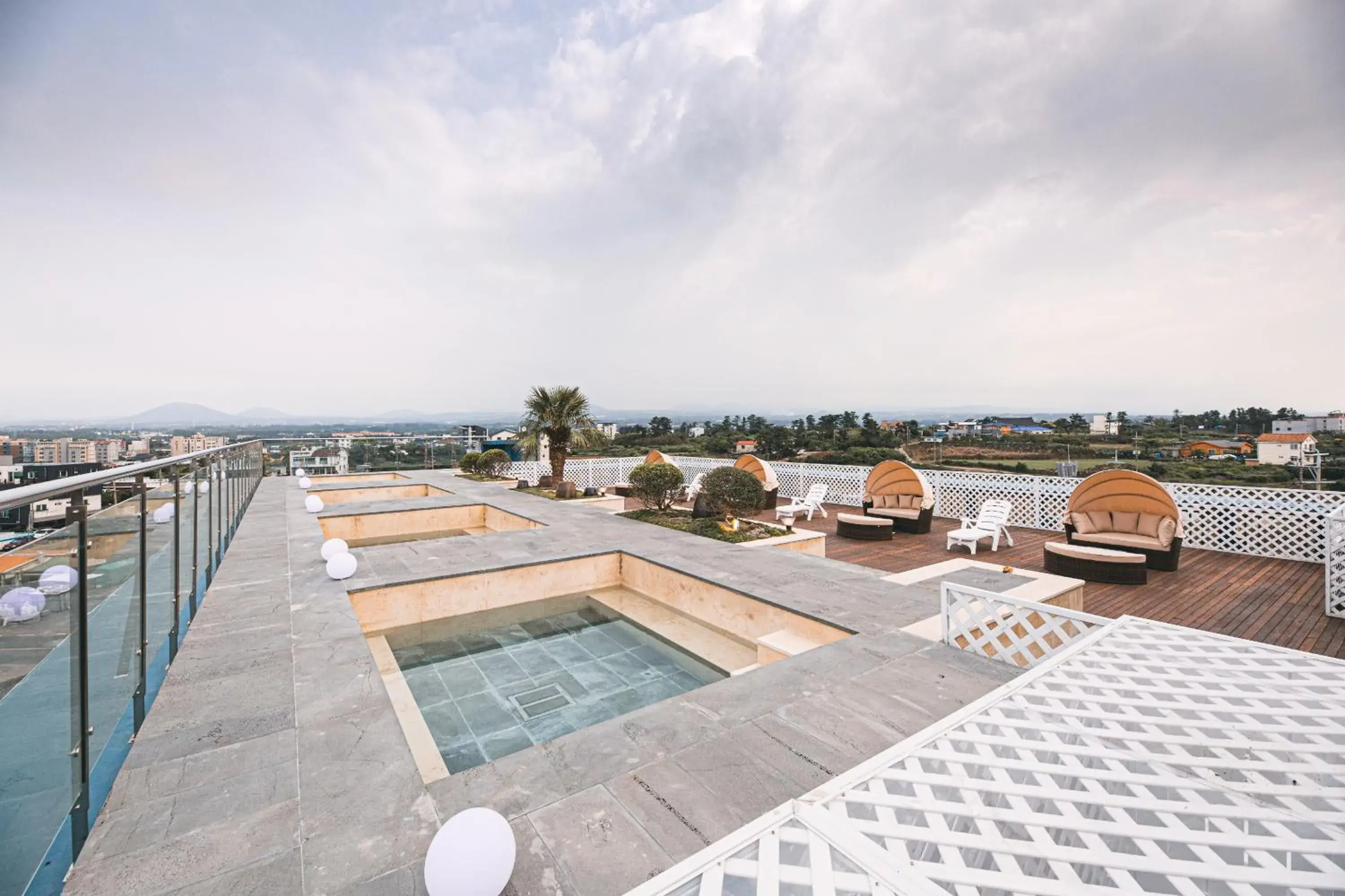 Property building in Hotel Sweet Castle Jeju Hamdeok Property building in Hotel Sweet Castle Jeju Hamdeok