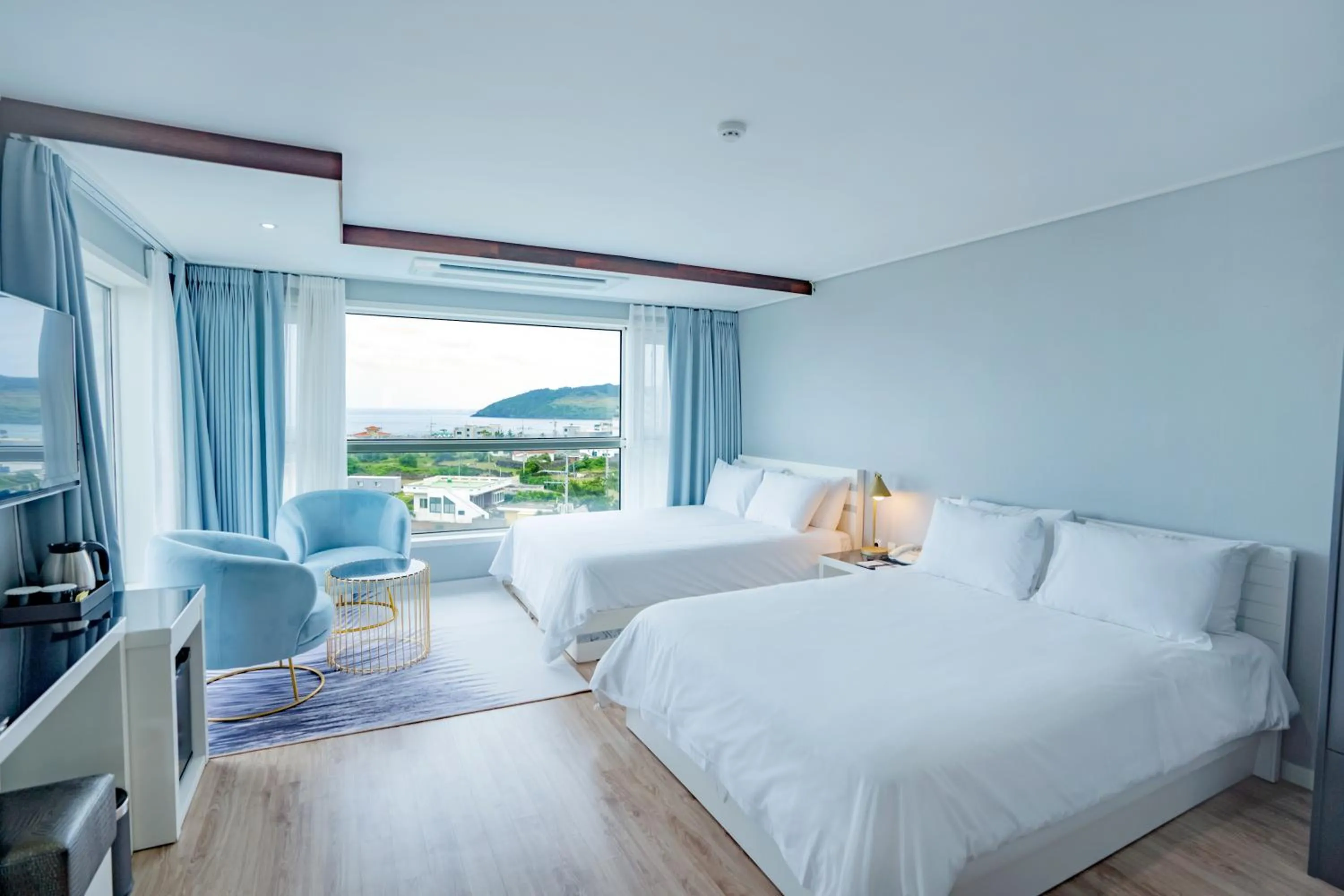 Photo of the whole room, Bed in Hotel Sweet Castle Jeju Hamdeok