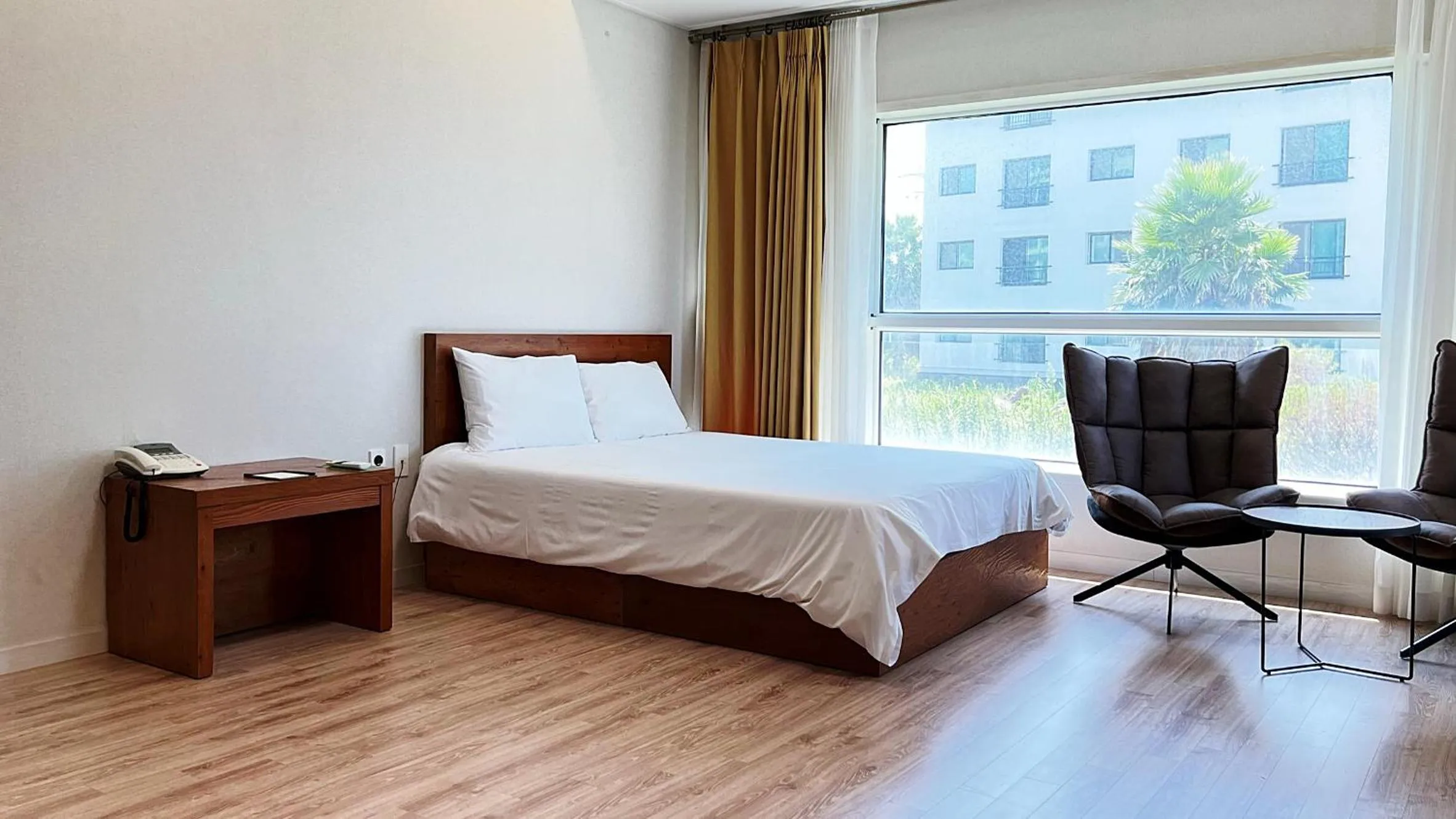 Bedroom, Bed in Hotel Sweet Castle Jeju Hamdeok