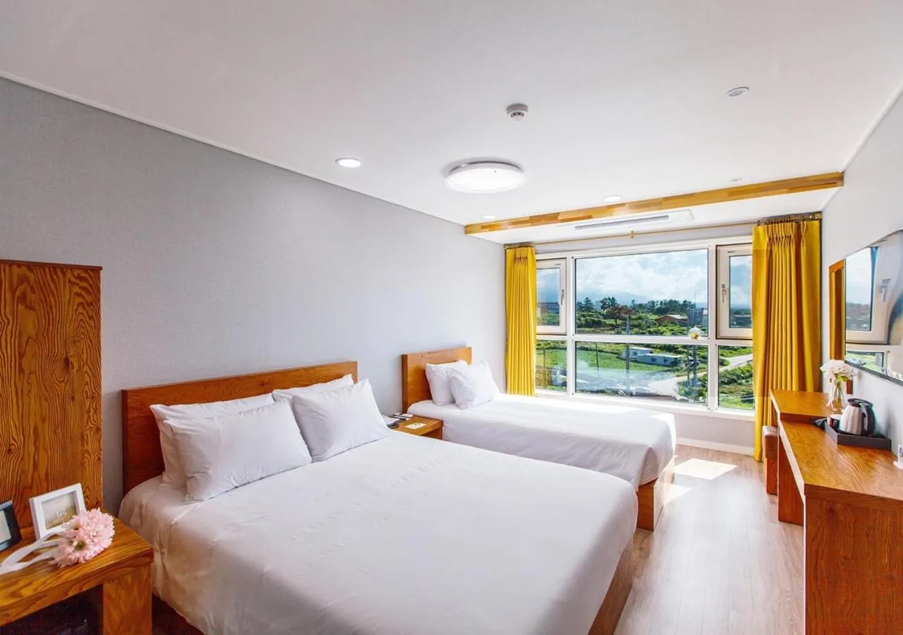 Photo of the whole room, Bed in Hotel Sweet Castle Jeju Hamdeok