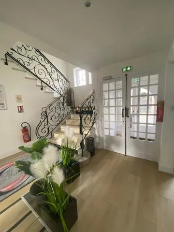 Lobby or reception in The Originals Boutique, Hôtel de La Baie de Morlaix