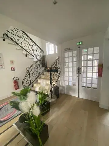 Lobby or reception in The Originals Boutique, Hôtel de La Baie de Morlaix Lobby or reception in The Originals Boutique, Hôtel de La Baie de Morlaix