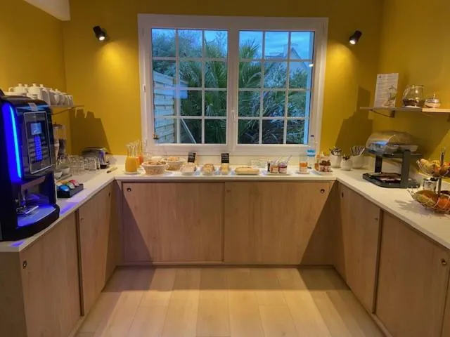 Breakfast in The Originals Boutique, Hôtel de La Baie de Morlaix