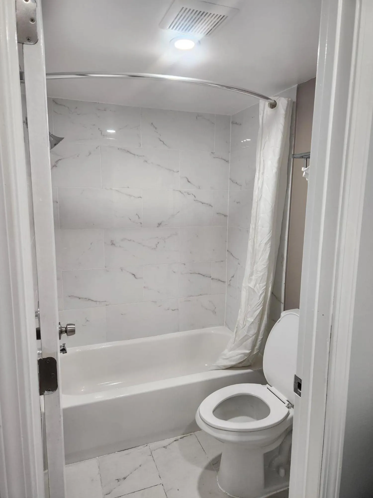 Shower in Royal Inn Hotel