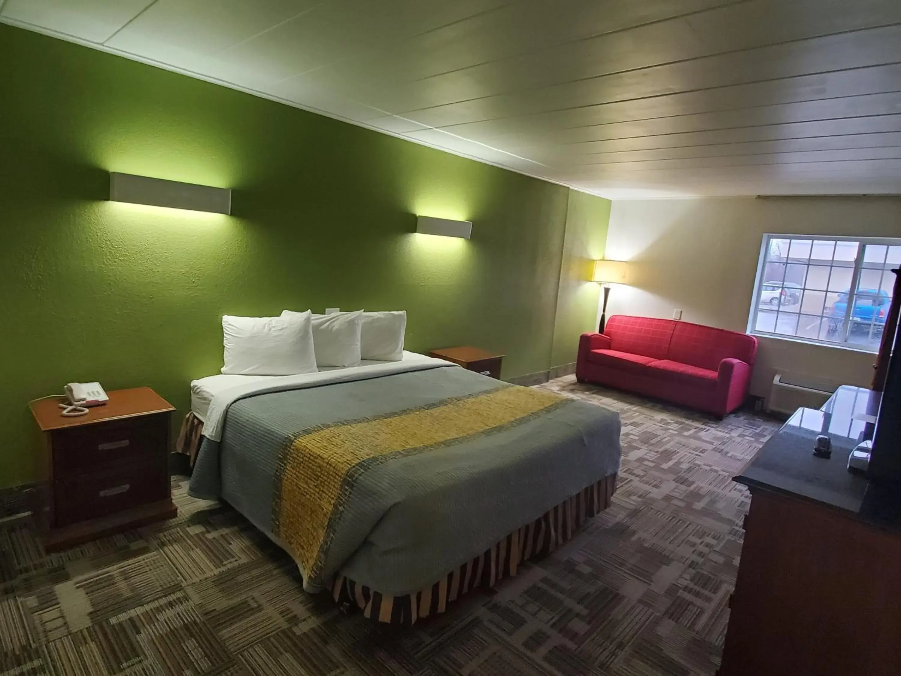 King Room Non-Smoking in Royal Inn Hotel King Room Non-Smoking in Royal Inn Hotel