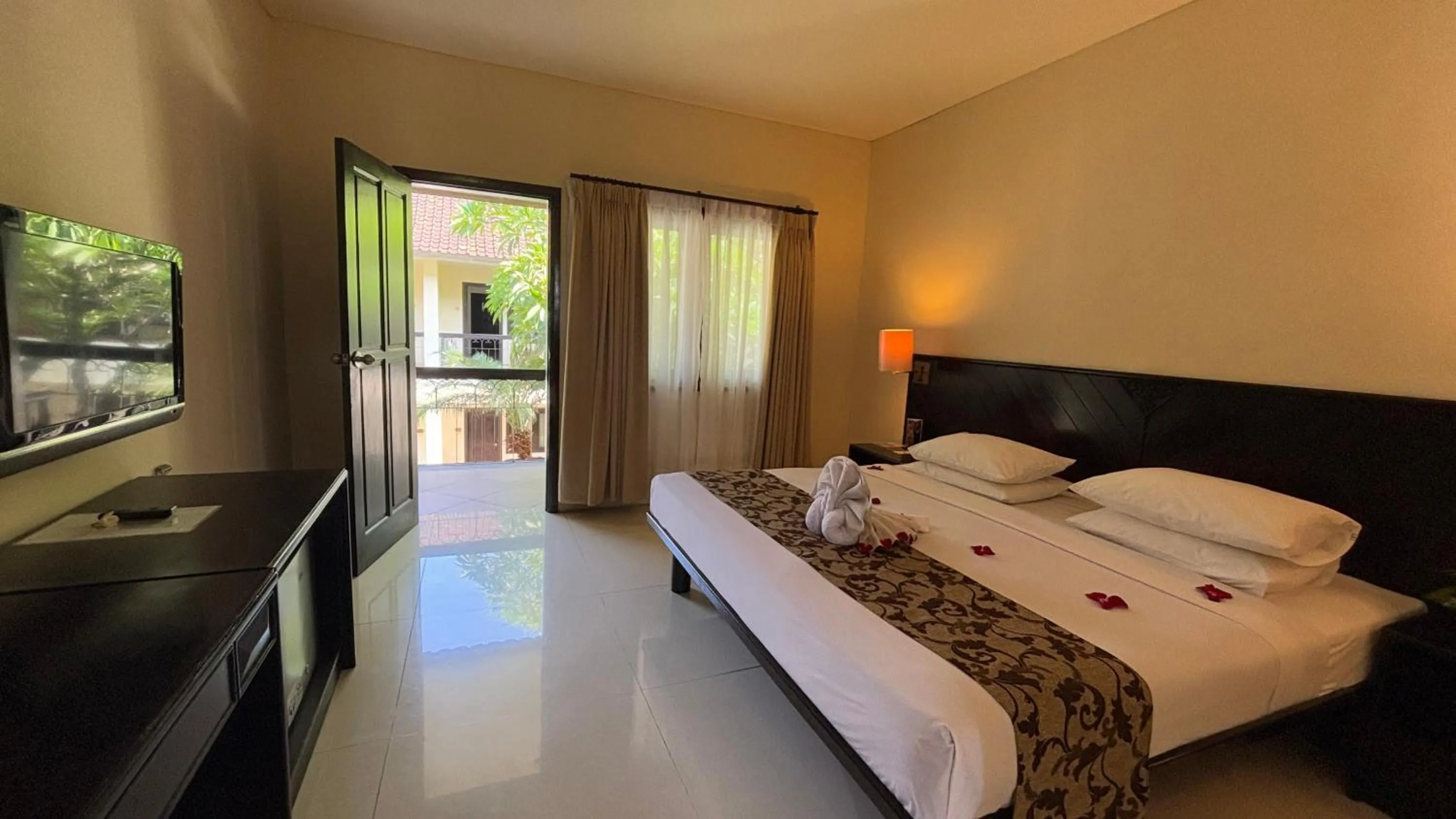 Bed in Legian Paradiso Hotel