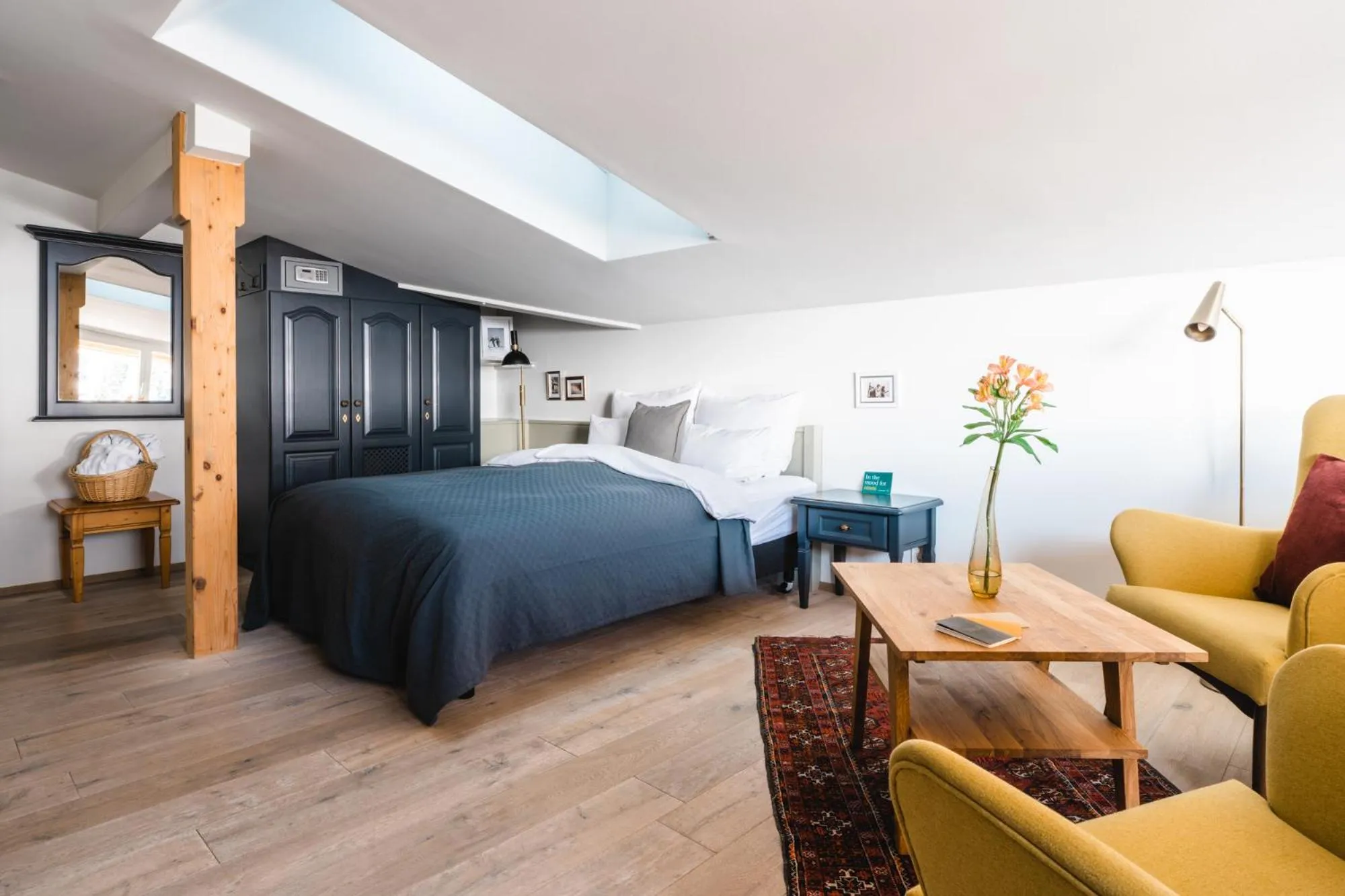 Photo of the whole room in HENRI Country House Seefeld