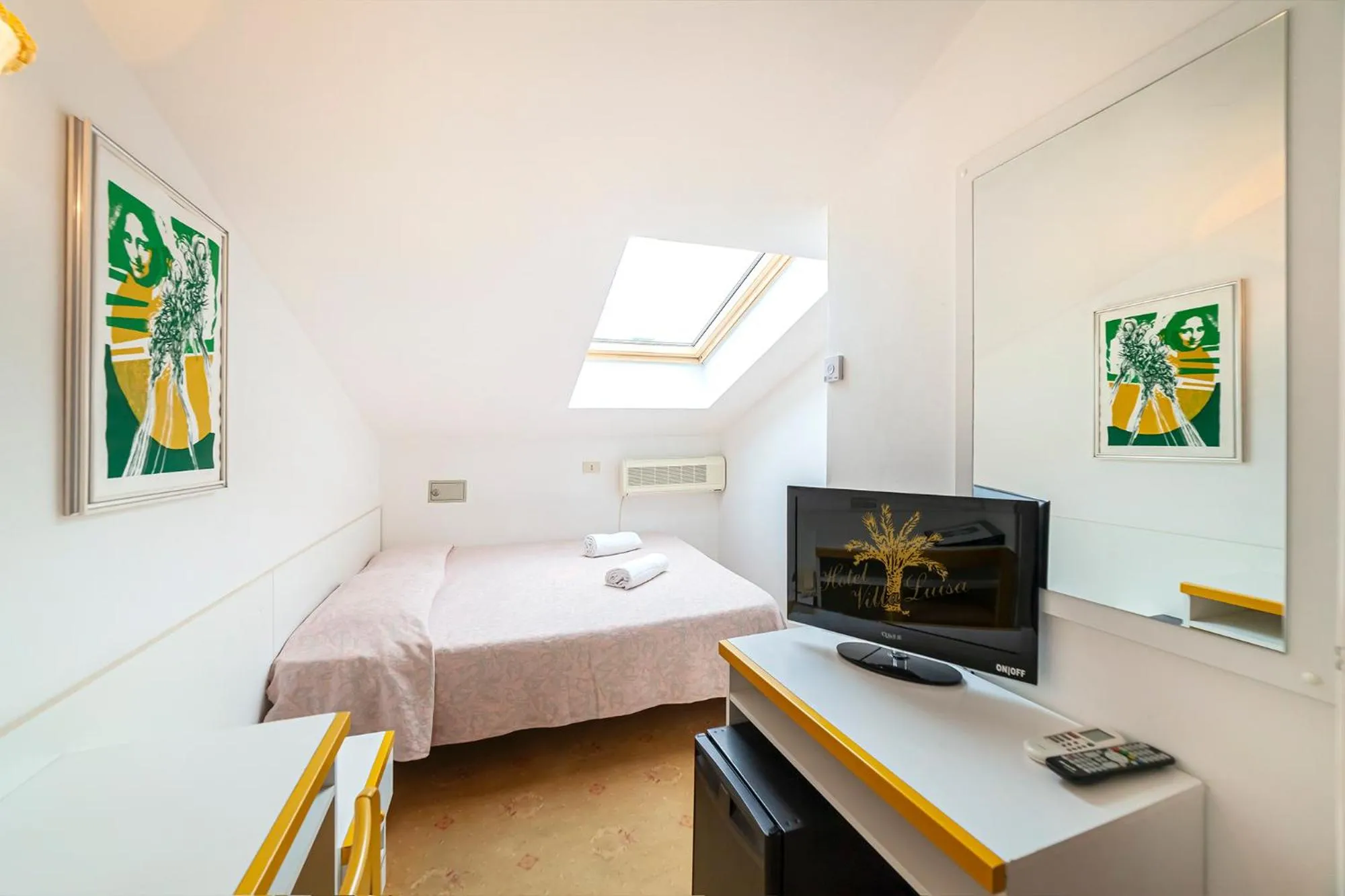 Bed in Hotel Villa Luisa