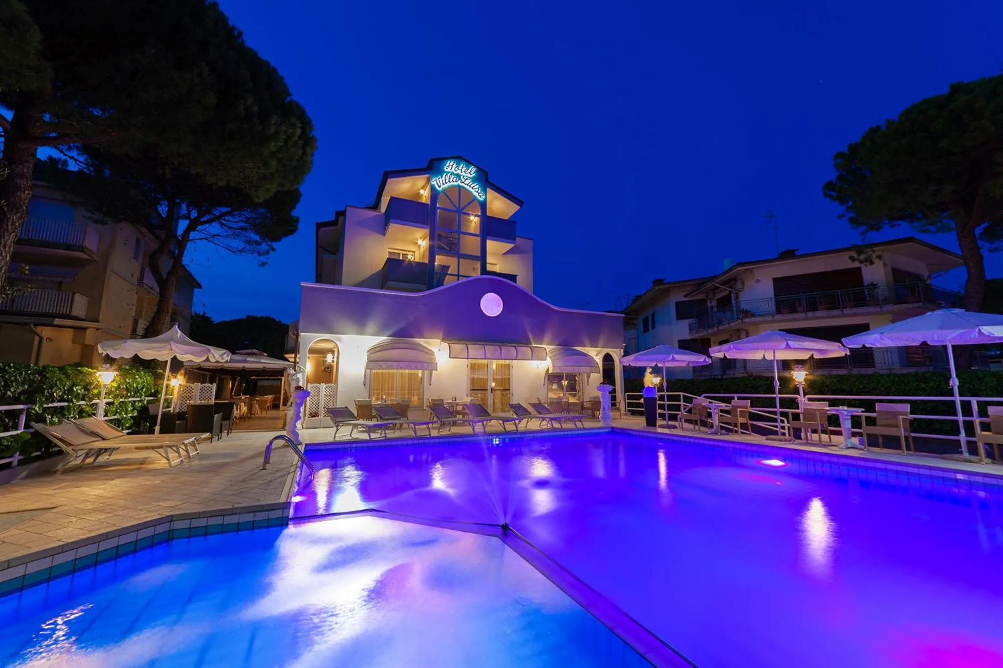 Swimming pool in Hotel Villa Luisa