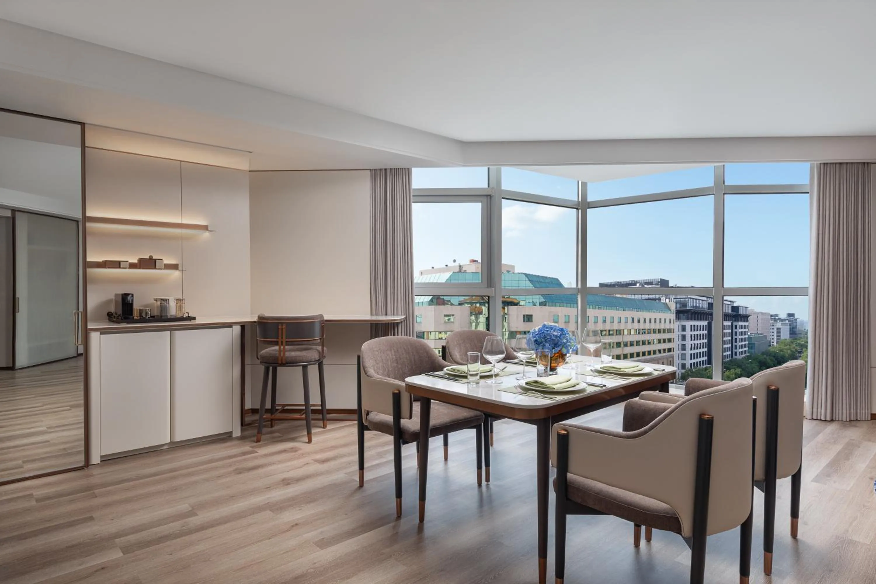 Living room in Sunworld Dynasty Hotel Beijing Wangfujing