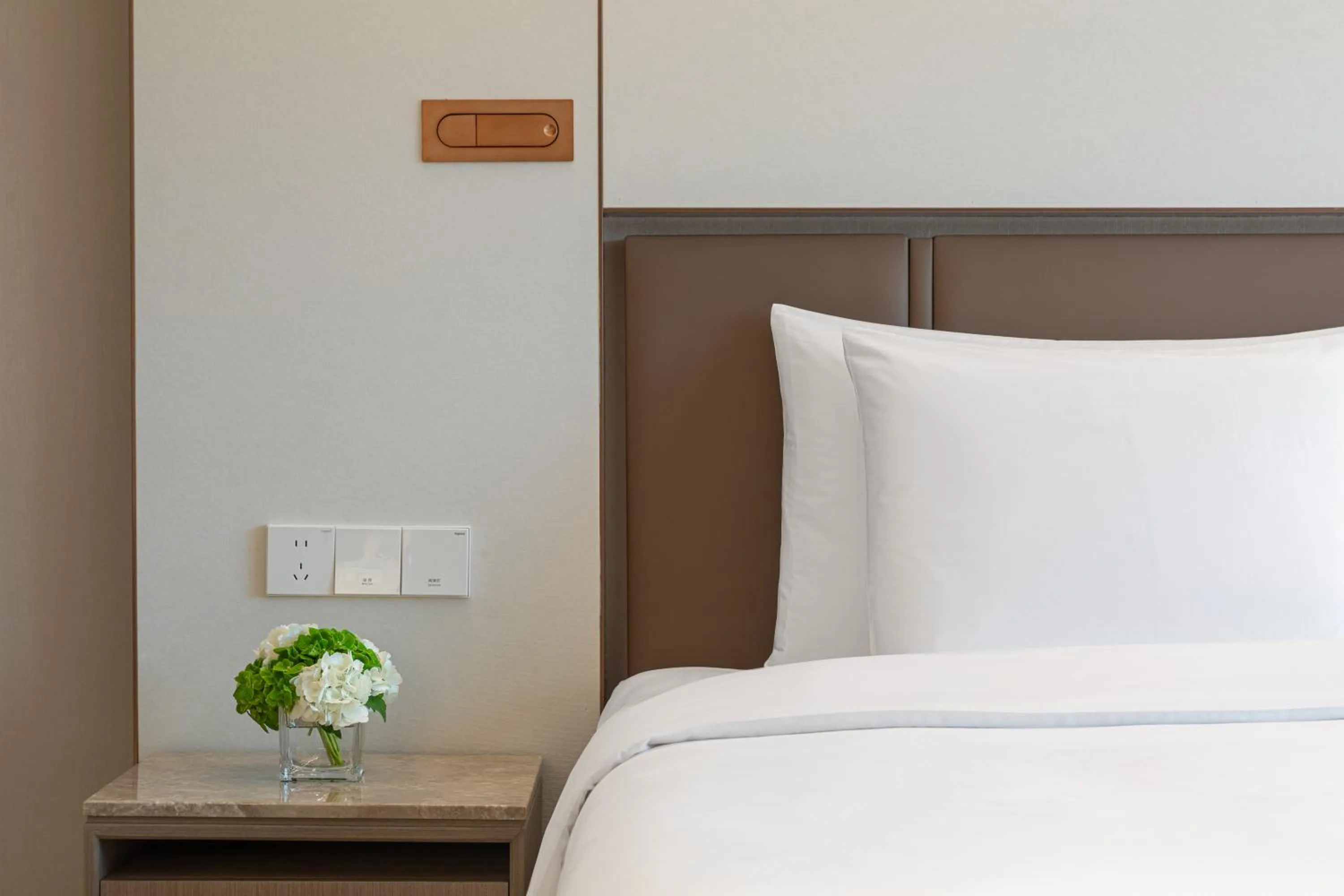 room service, Bed in Sunworld Dynasty Hotel Beijing Wangfujing