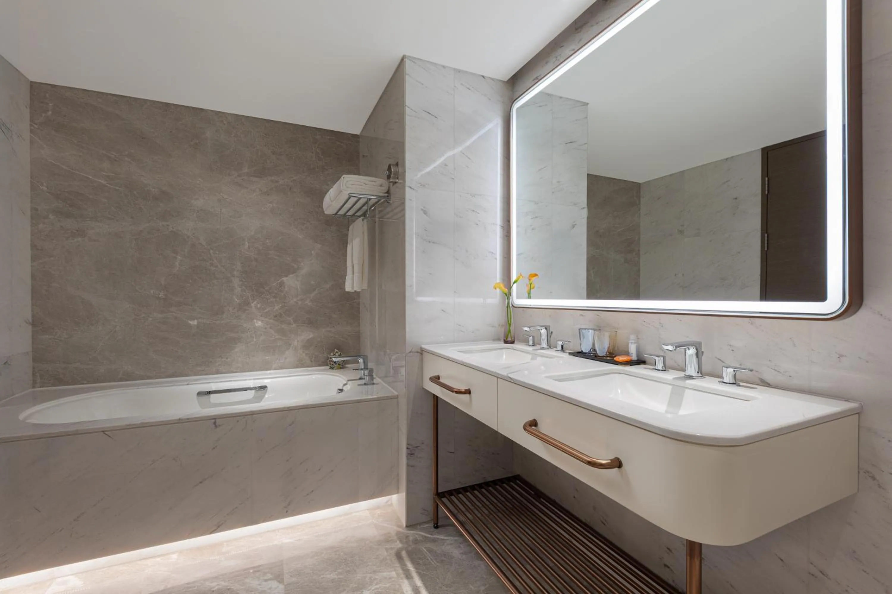 Toilet in Sunworld Dynasty Hotel Beijing Wangfujing