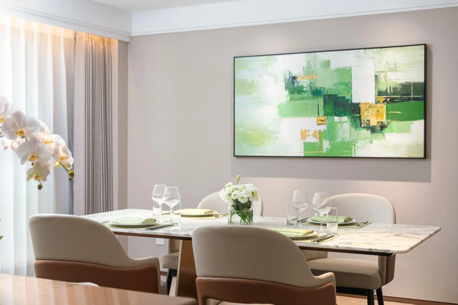 Dining area in Sunworld Dynasty Hotel Beijing Wangfujing