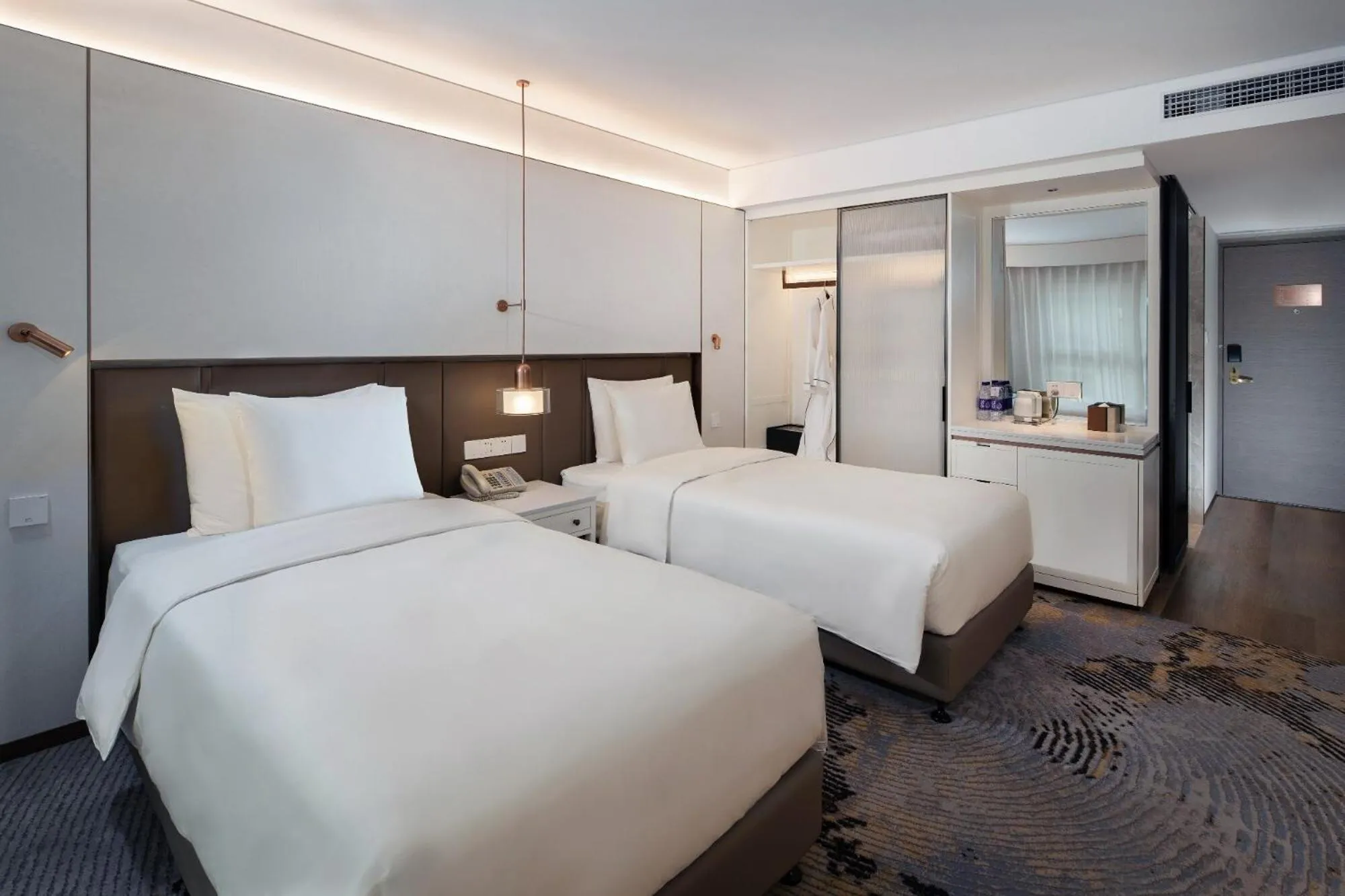 Photo of the whole room, Bed in Sunworld Dynasty Hotel Beijing Wangfujing