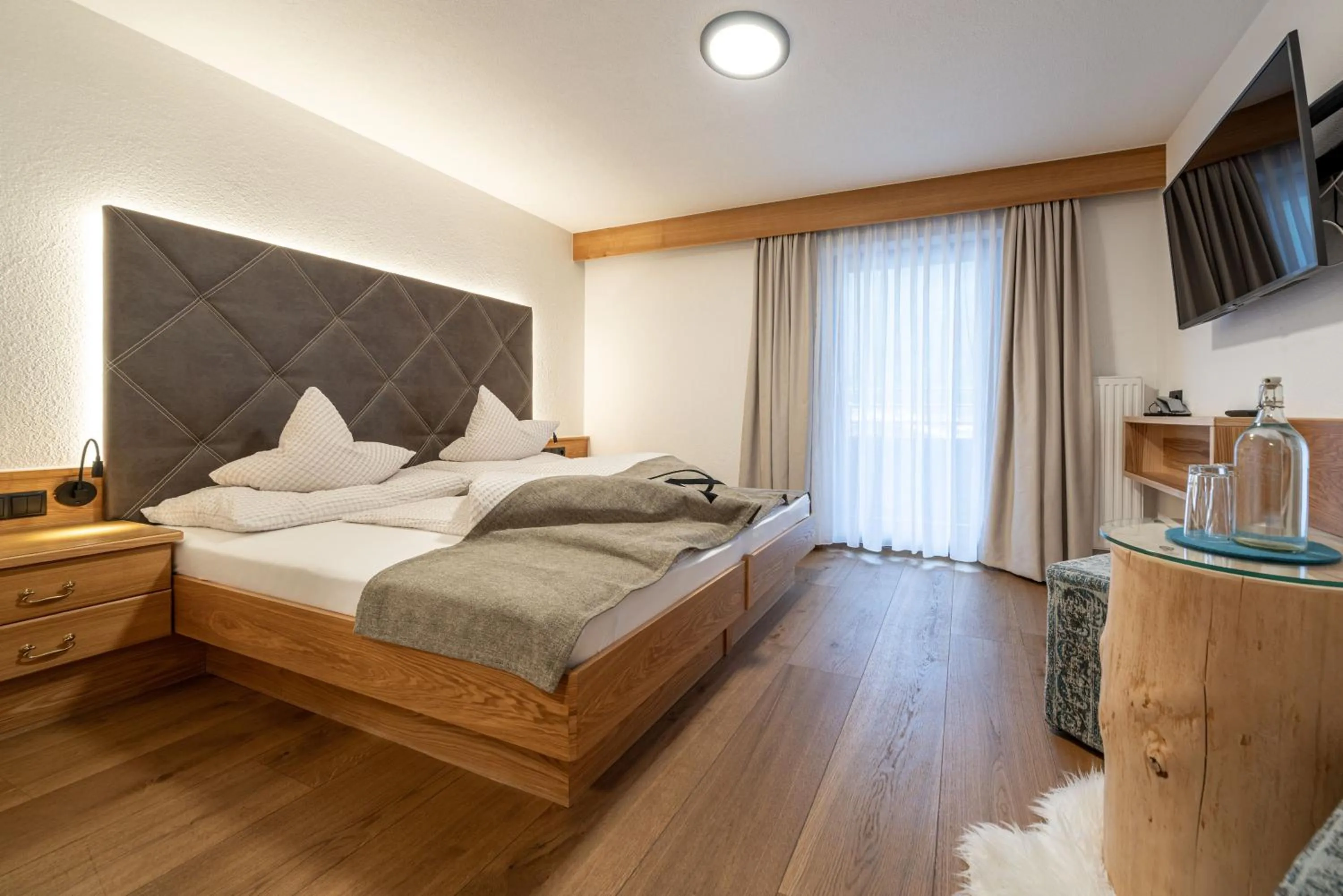 Photo of the whole room, Bed in Genusshotel Alpenblick