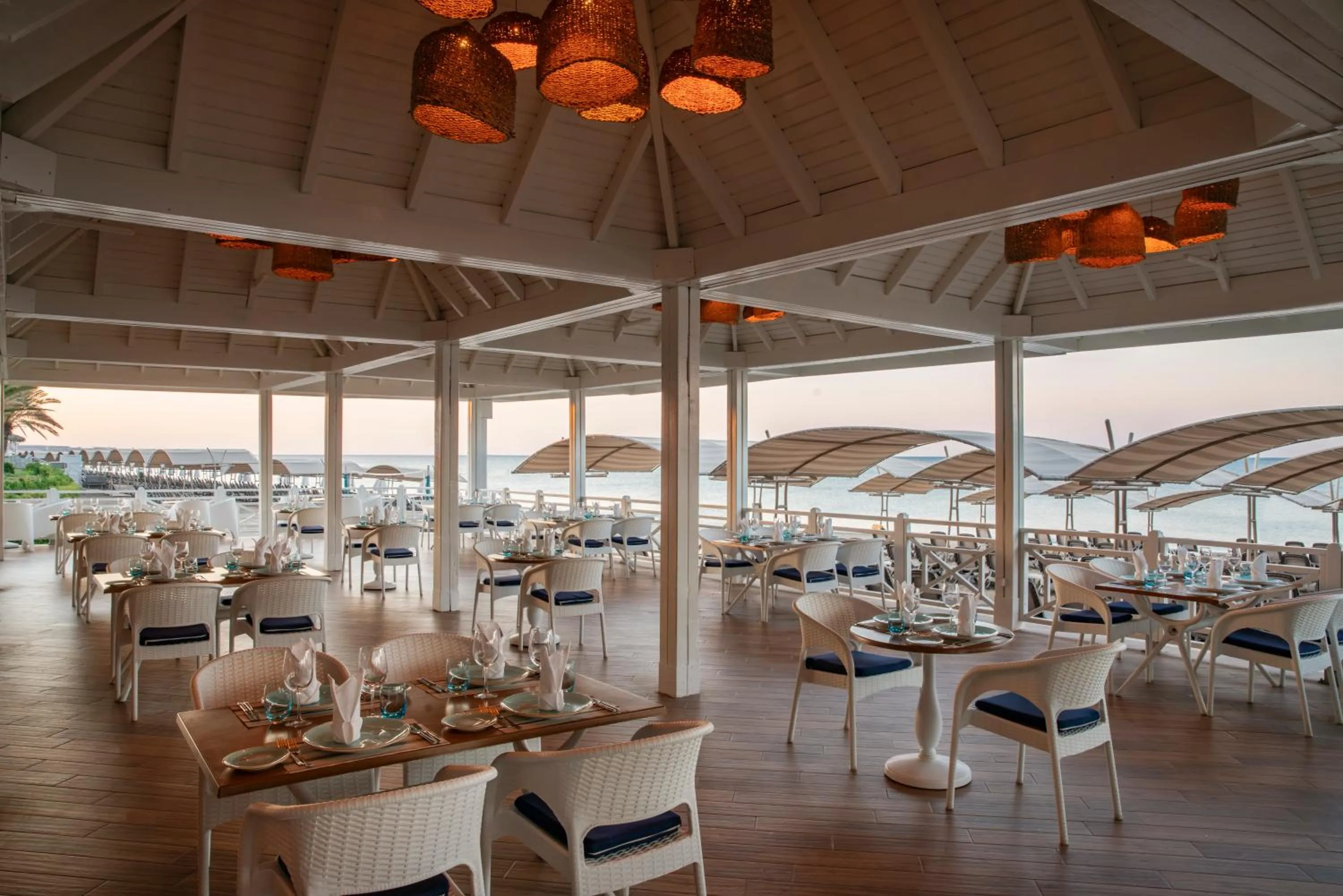 Restaurant/places to eat in Papillon Belvil Holiday Village