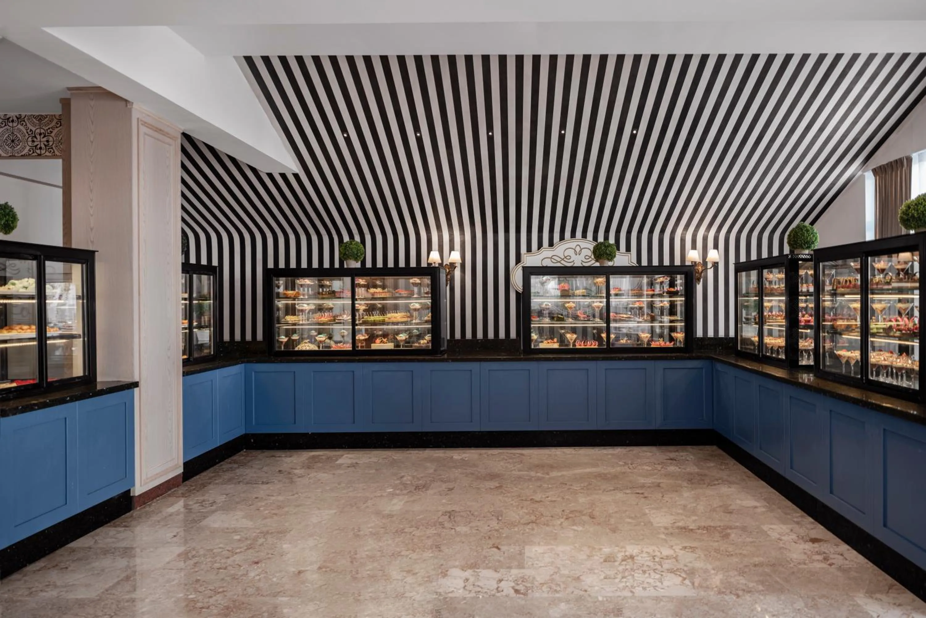 Restaurant/places to eat in Papillon Belvil Holiday Village