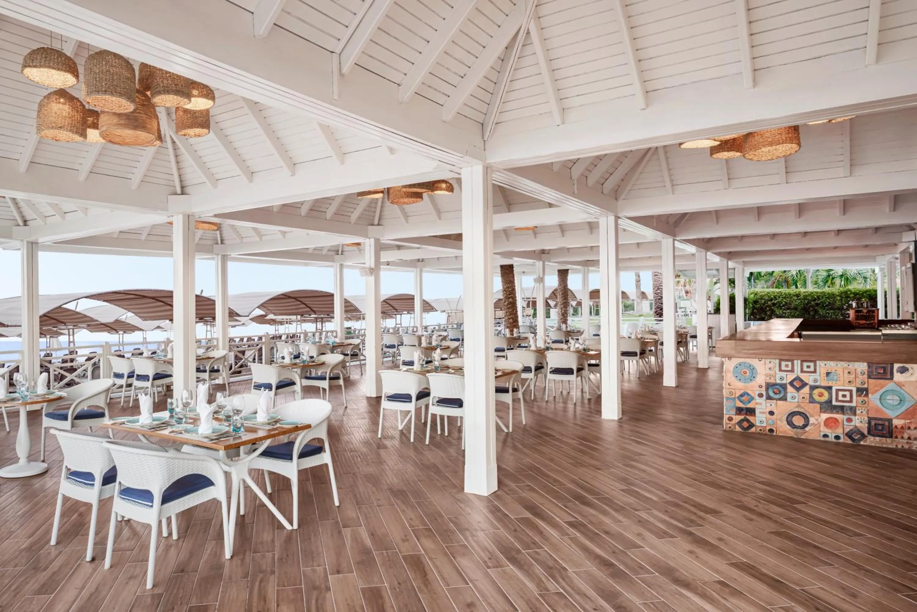 Restaurant/places to eat in Papillon Belvil Holiday Village