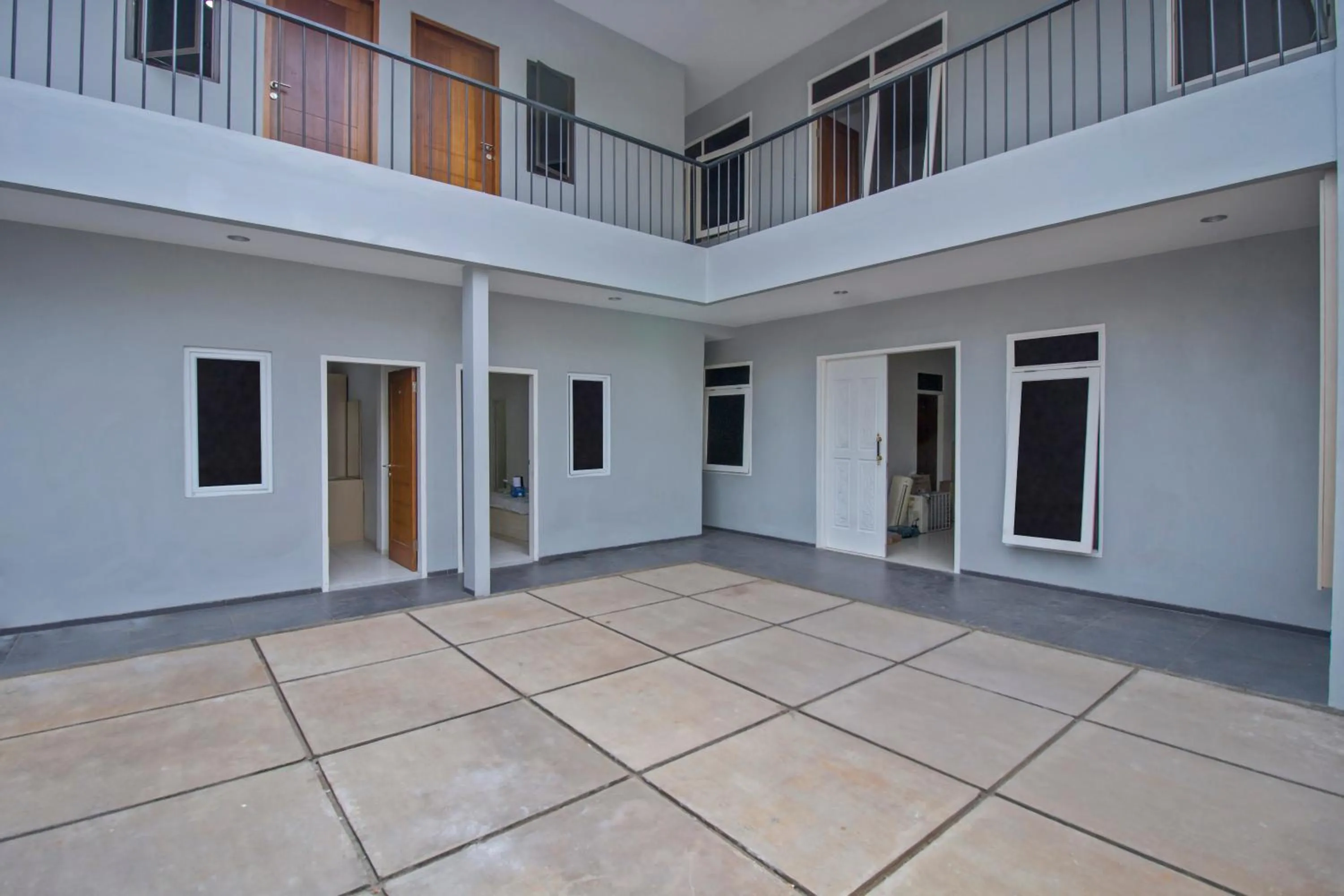 Facade/entrance in UROOMS Tanah Abang