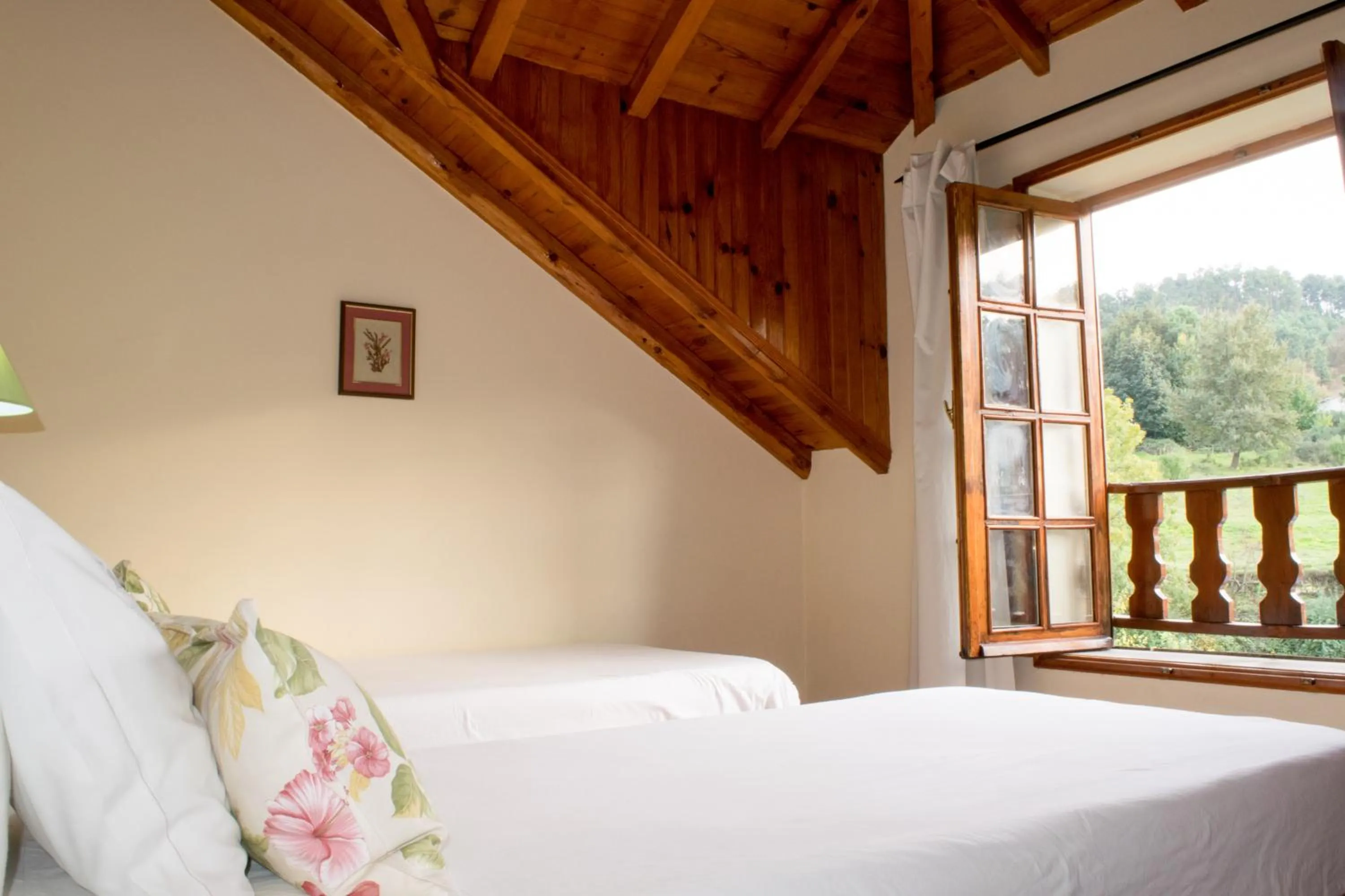 Decorative detail, Bed in Quinta Do Crestelo Aparthotel