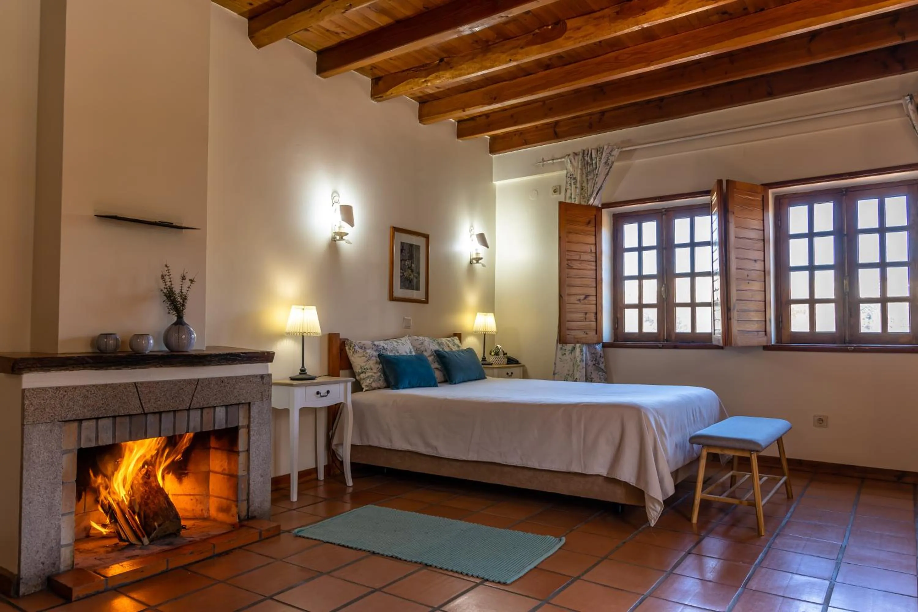 flat iron, Bed in Quinta Do Crestelo Aparthotel