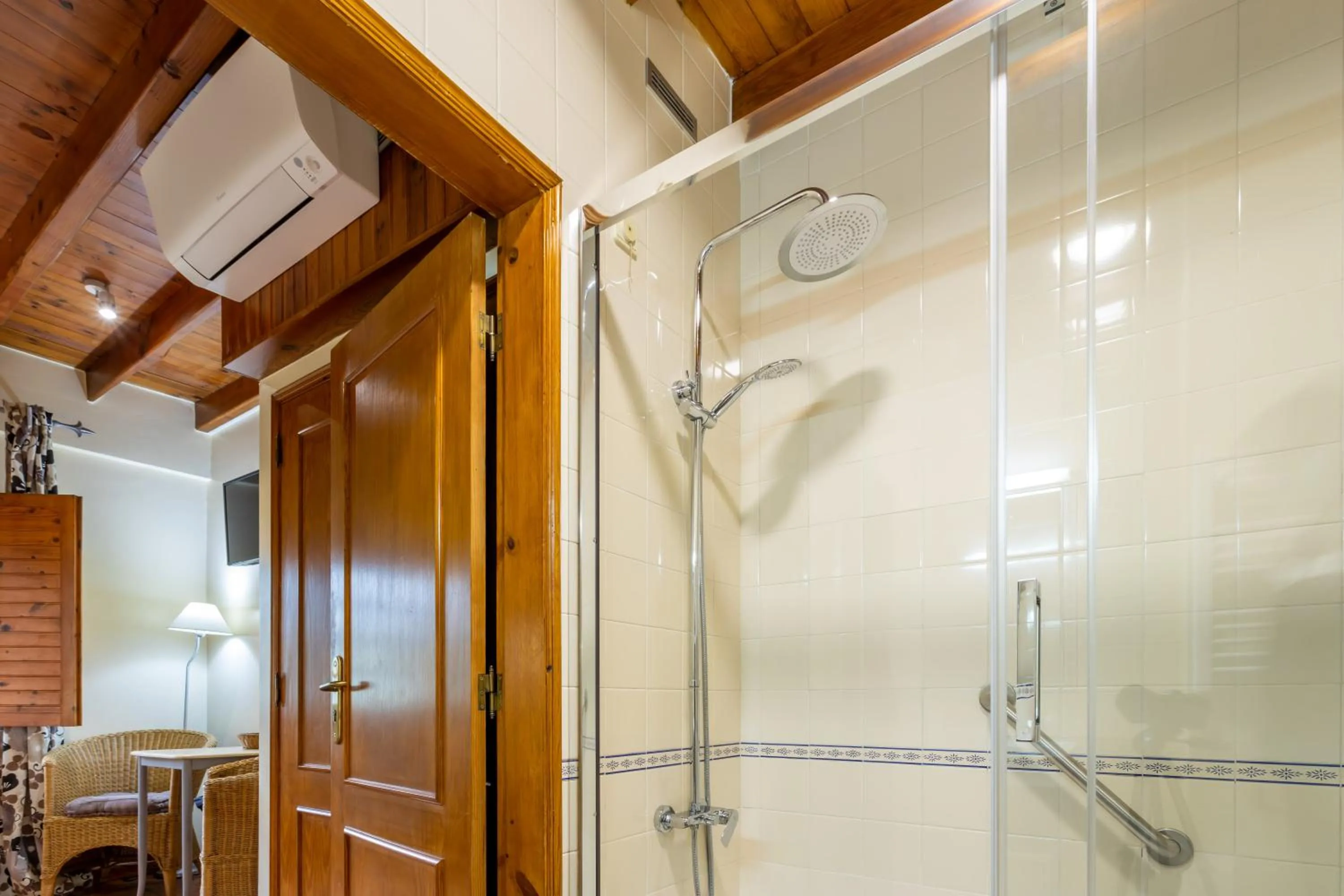 Shower in Quinta Do Crestelo Aparthotel