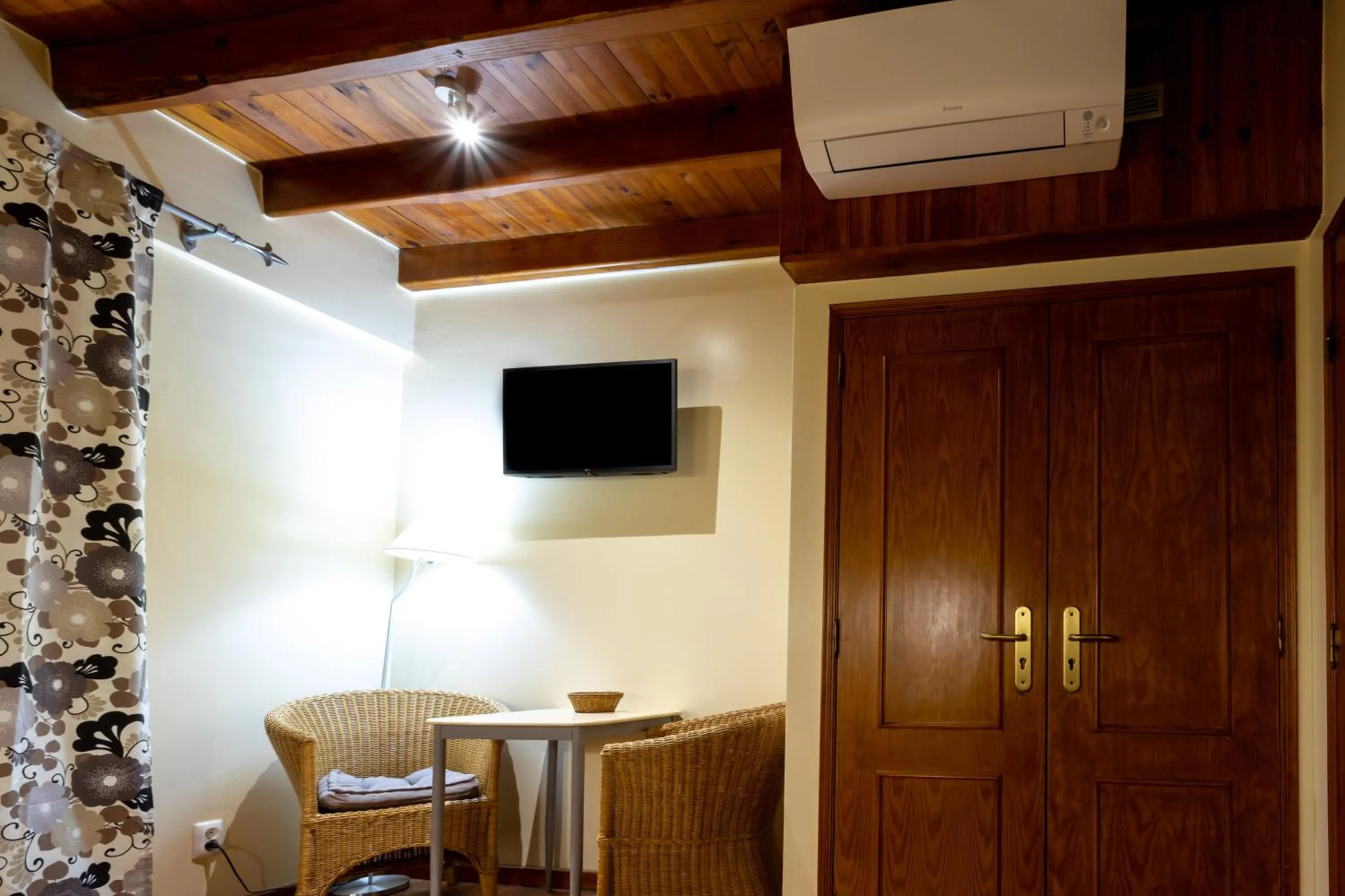 air conditioner in Quinta Do Crestelo Aparthotel