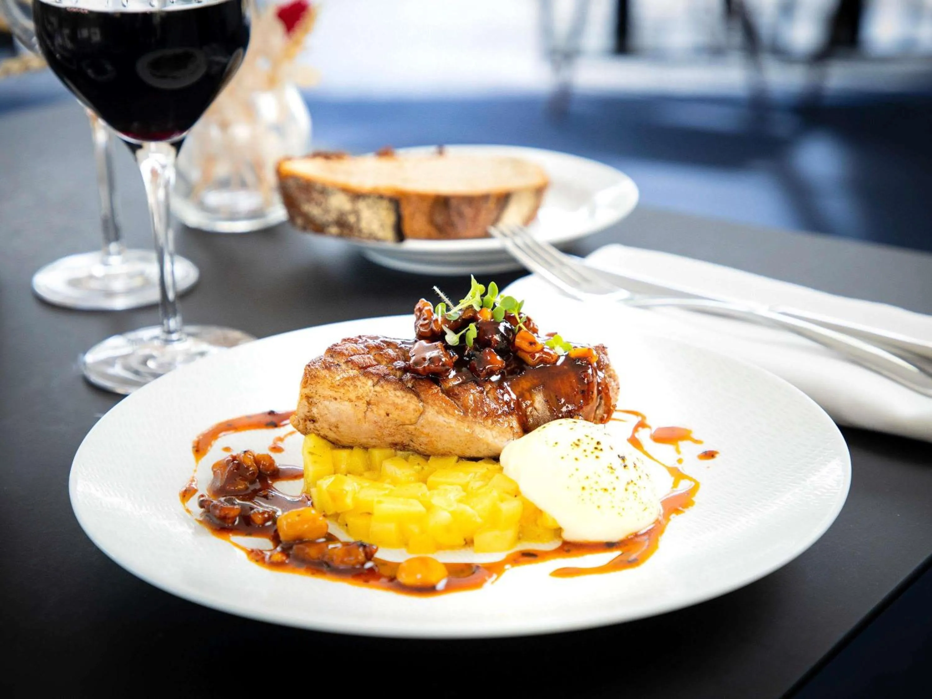 Restaurant/places to eat in Hôtel Mercure Rochefort La Corderie Royale