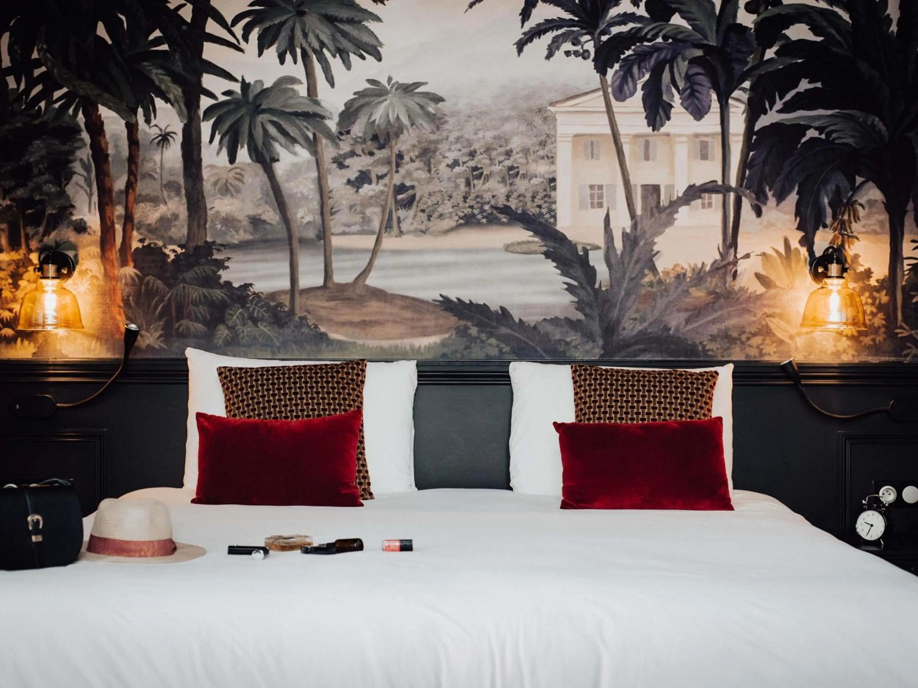 Bedroom, Bed in Hôtel Mercure Rochefort La Corderie Royale