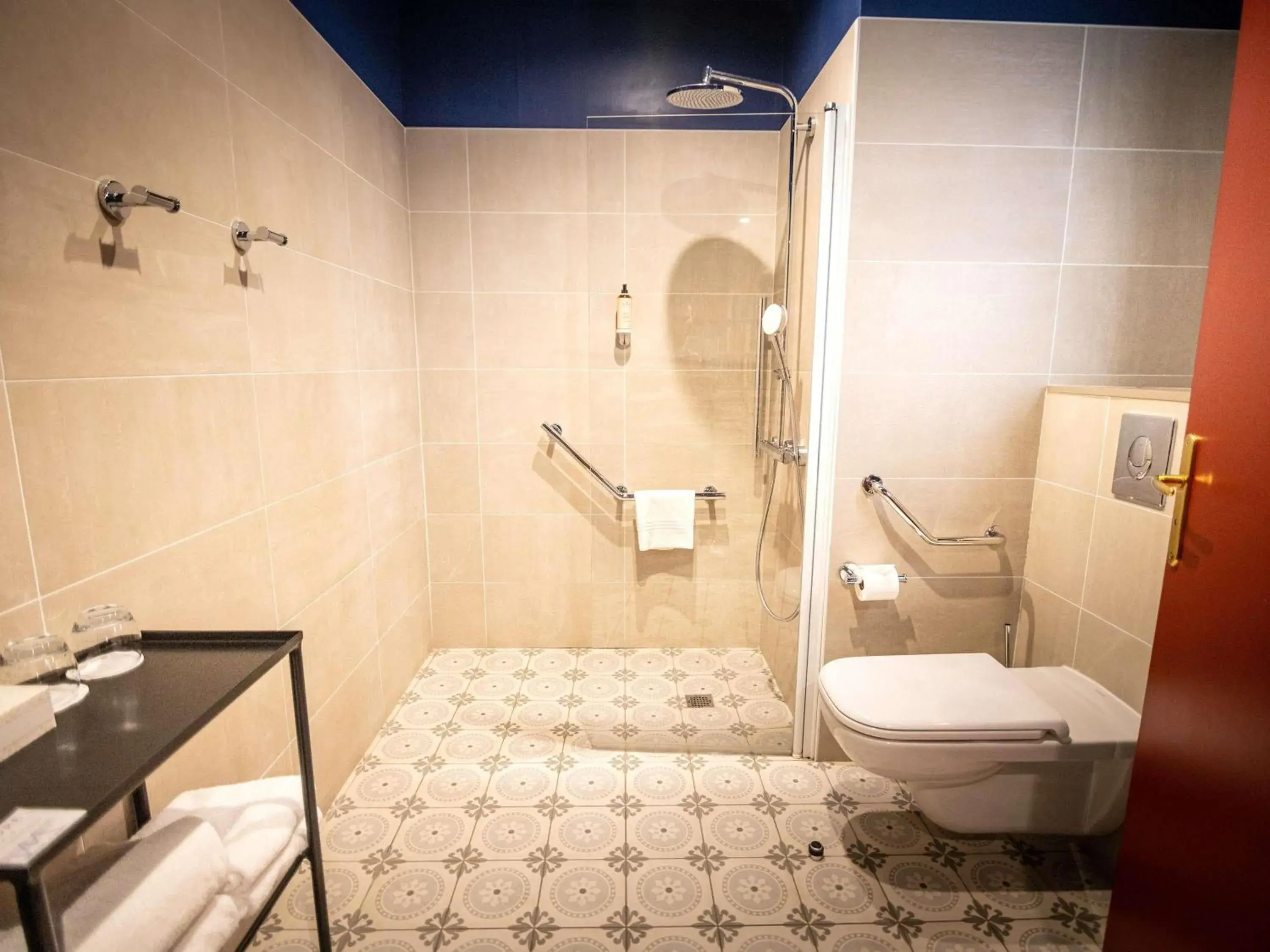 Bedroom in Hôtel Mercure Rochefort La Corderie Royale Bedroom in Hôtel Mercure Rochefort La Corderie Royale