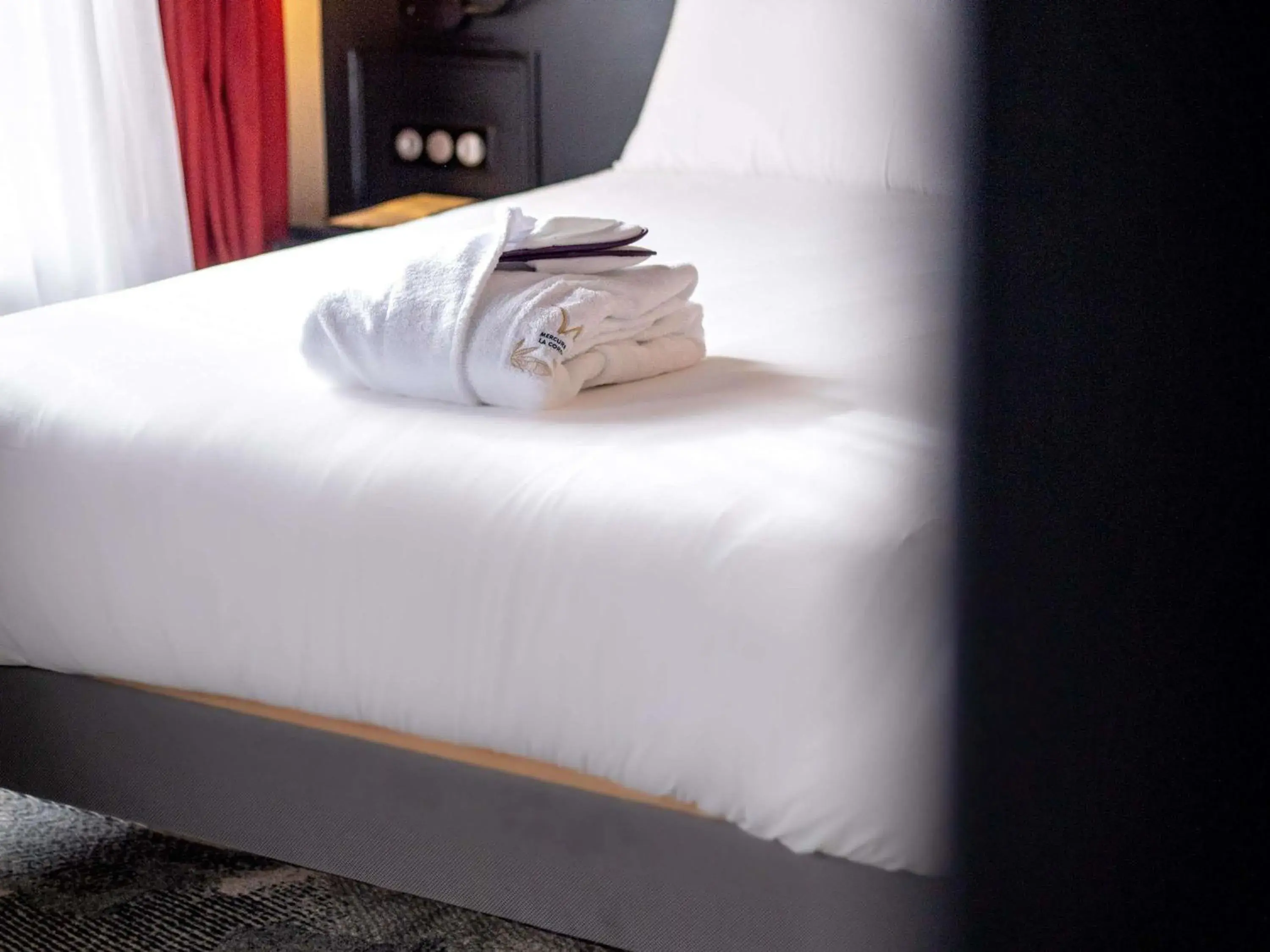 Bedroom, Bed in Hôtel Mercure Rochefort La Corderie Royale Bedroom, Bed in Hôtel Mercure Rochefort La Corderie Royale