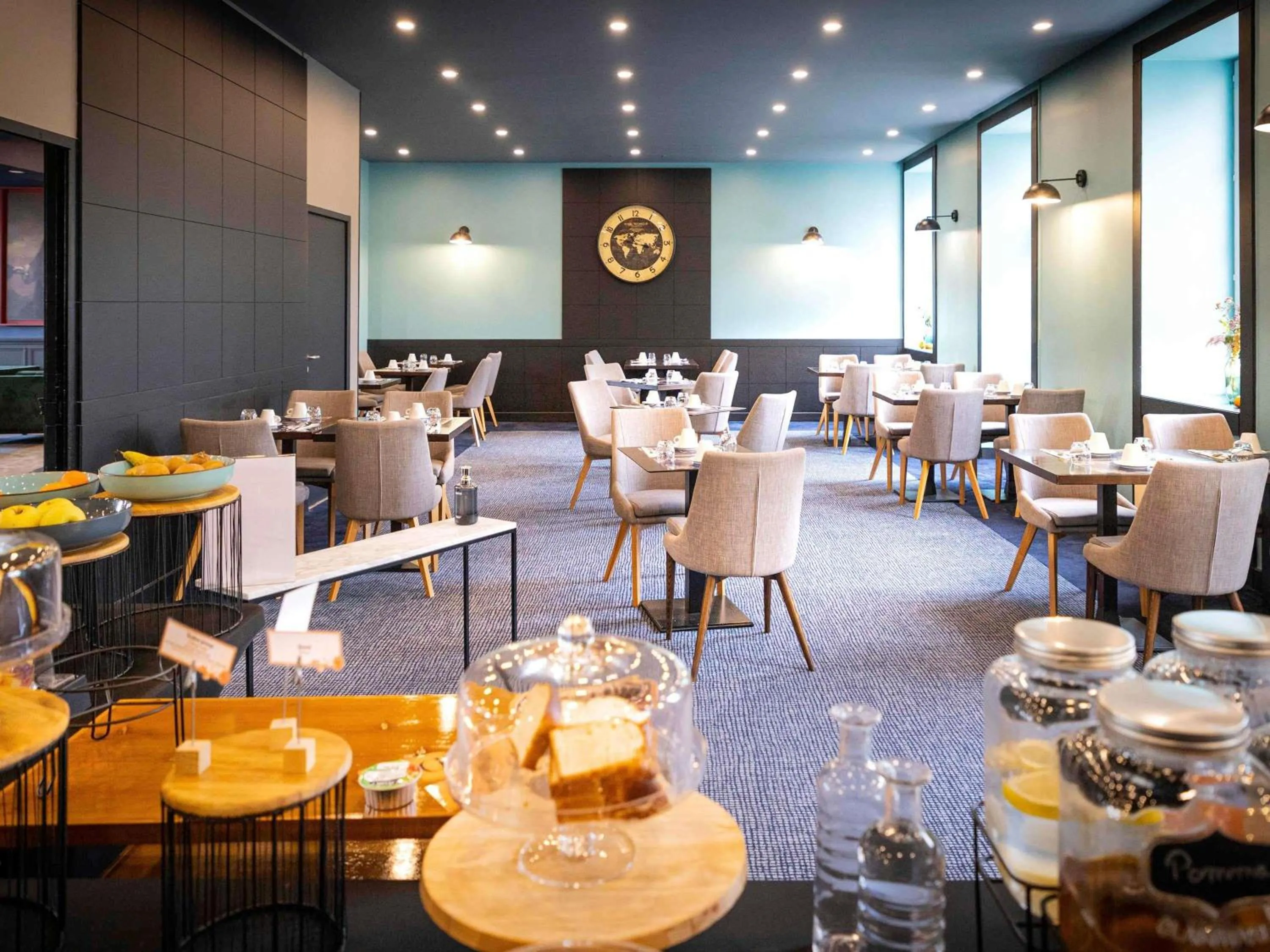 Breakfast in Hôtel Mercure Rochefort La Corderie Royale