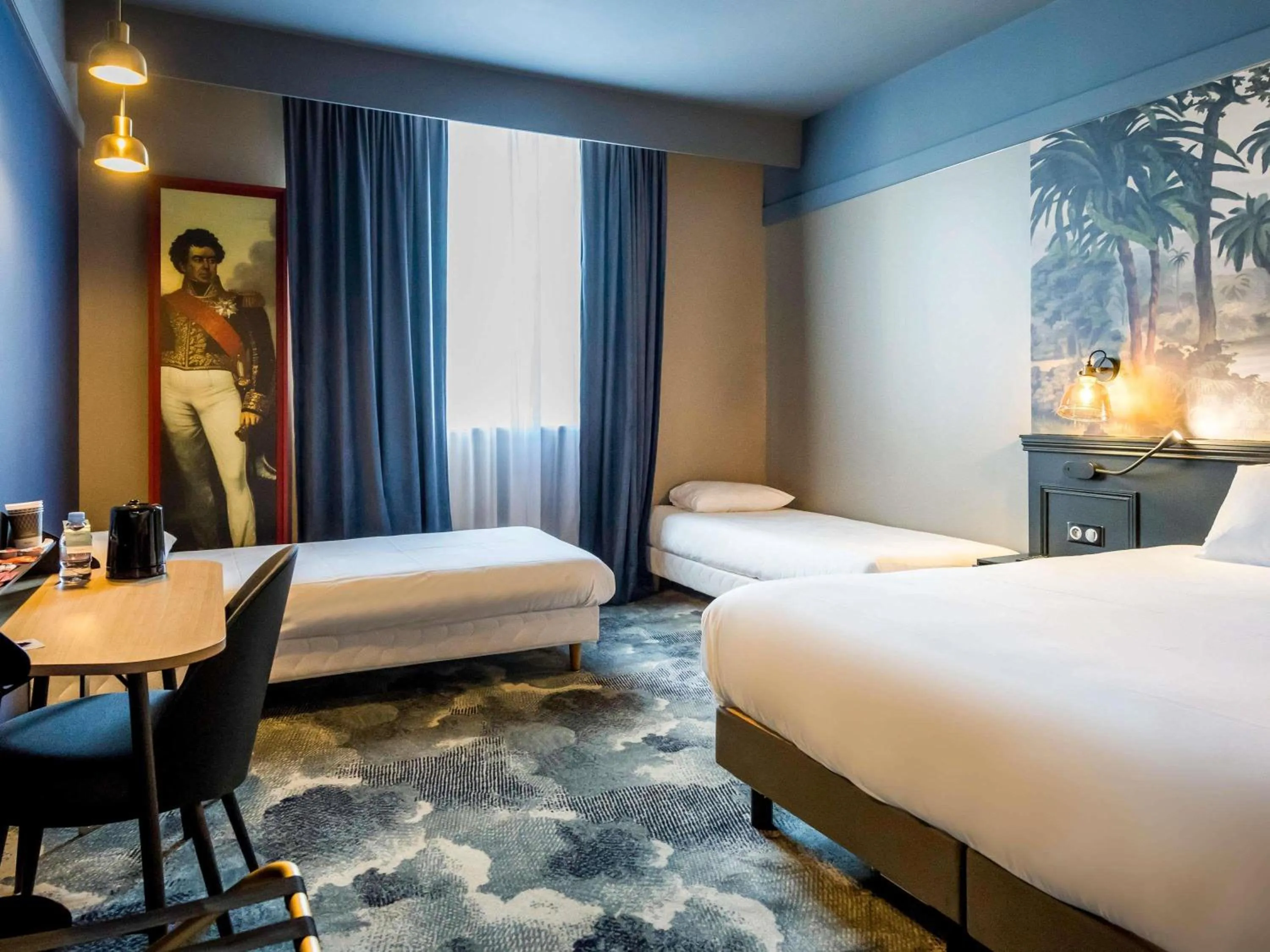 Bedroom, Bed in Hôtel Mercure Rochefort La Corderie Royale