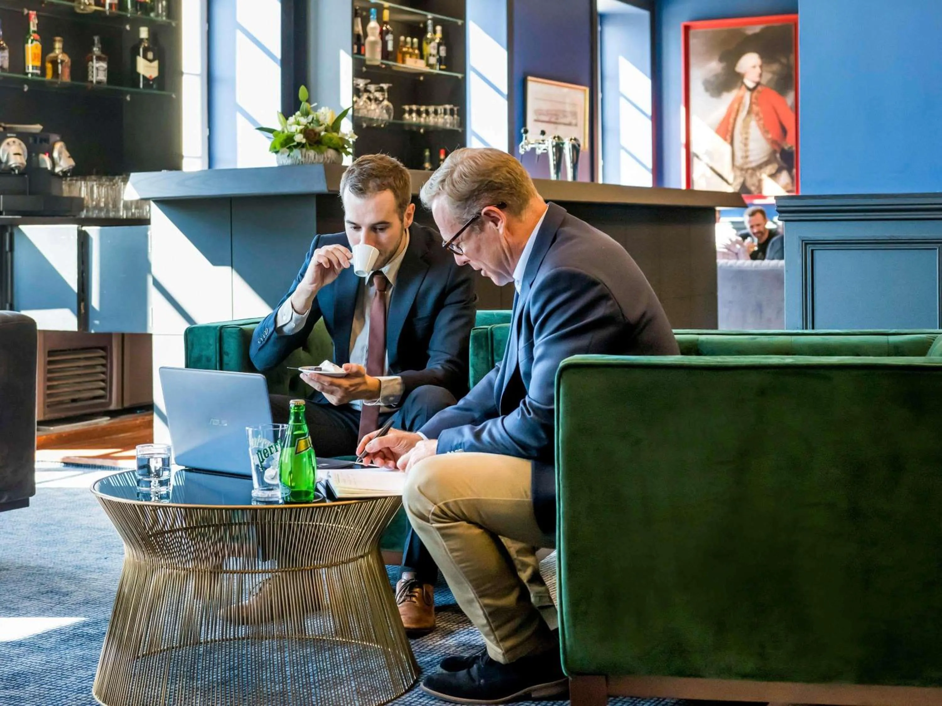 Lounge or bar in Hôtel Mercure Rochefort La Corderie Royale