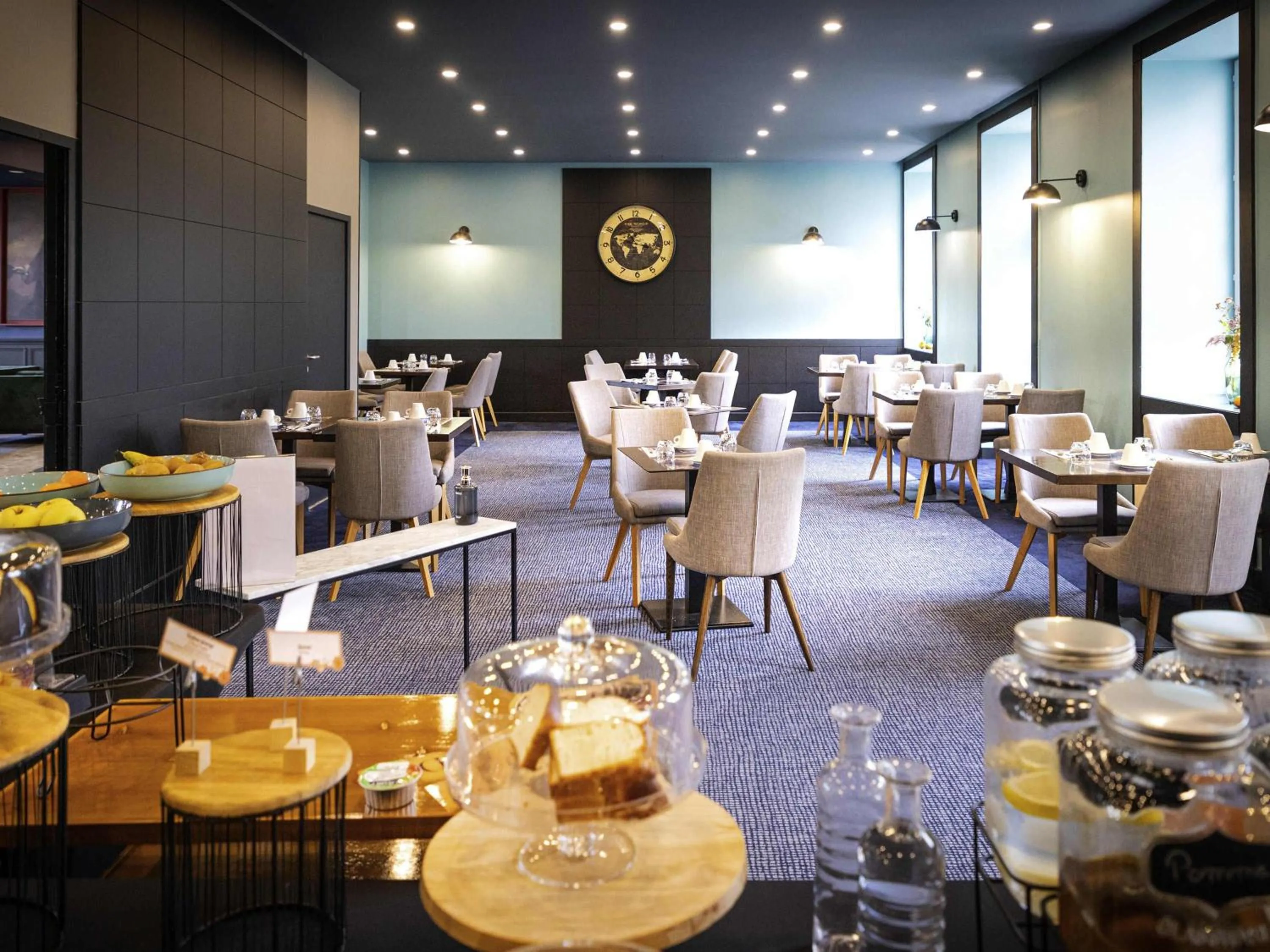 Breakfast in Hôtel Mercure Rochefort La Corderie Royale