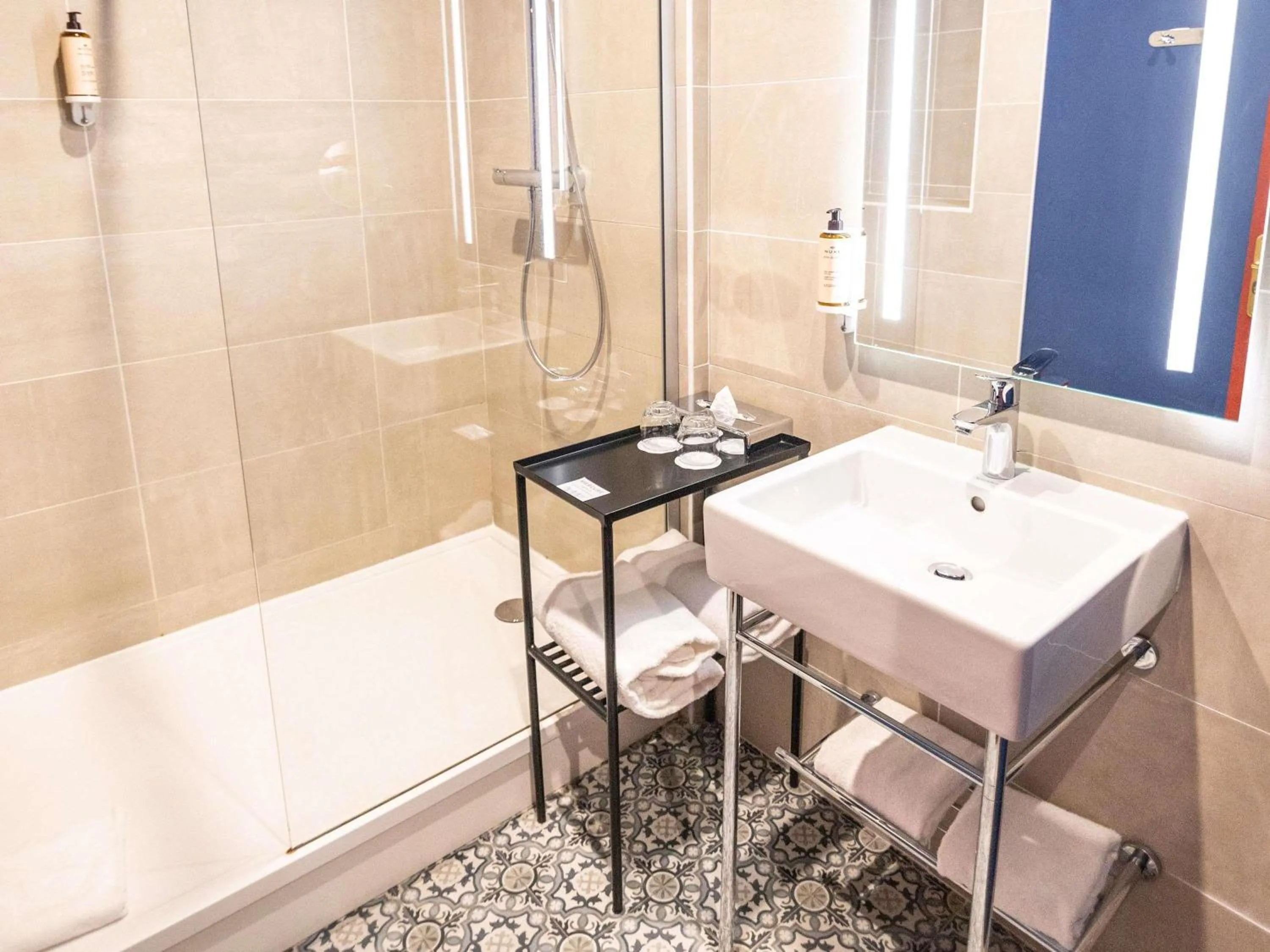 Bedroom in Hôtel Mercure Rochefort La Corderie Royale