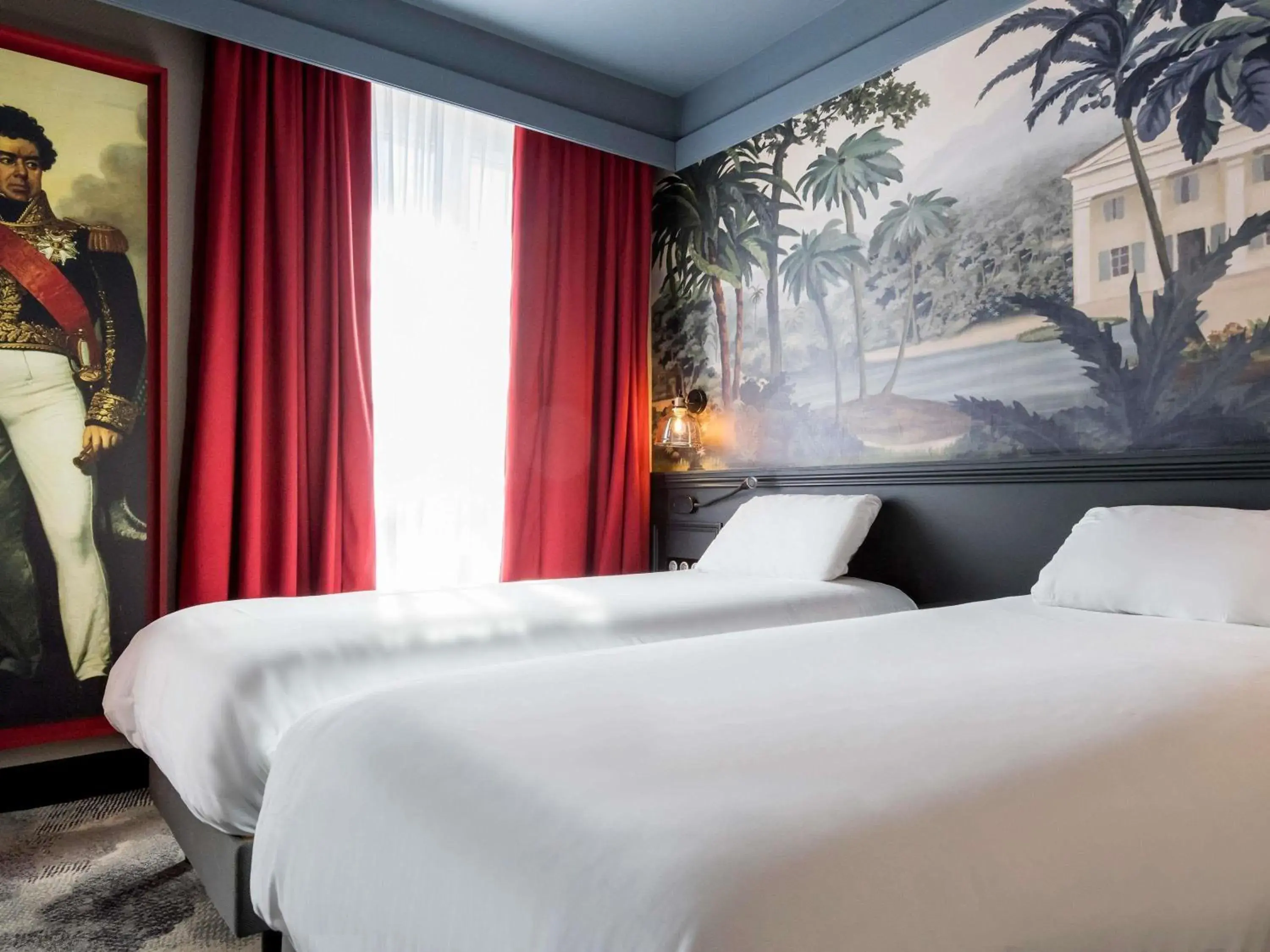 Bedroom, Bed in Hôtel Mercure Rochefort La Corderie Royale Bedroom, Bed in Hôtel Mercure Rochefort La Corderie Royale