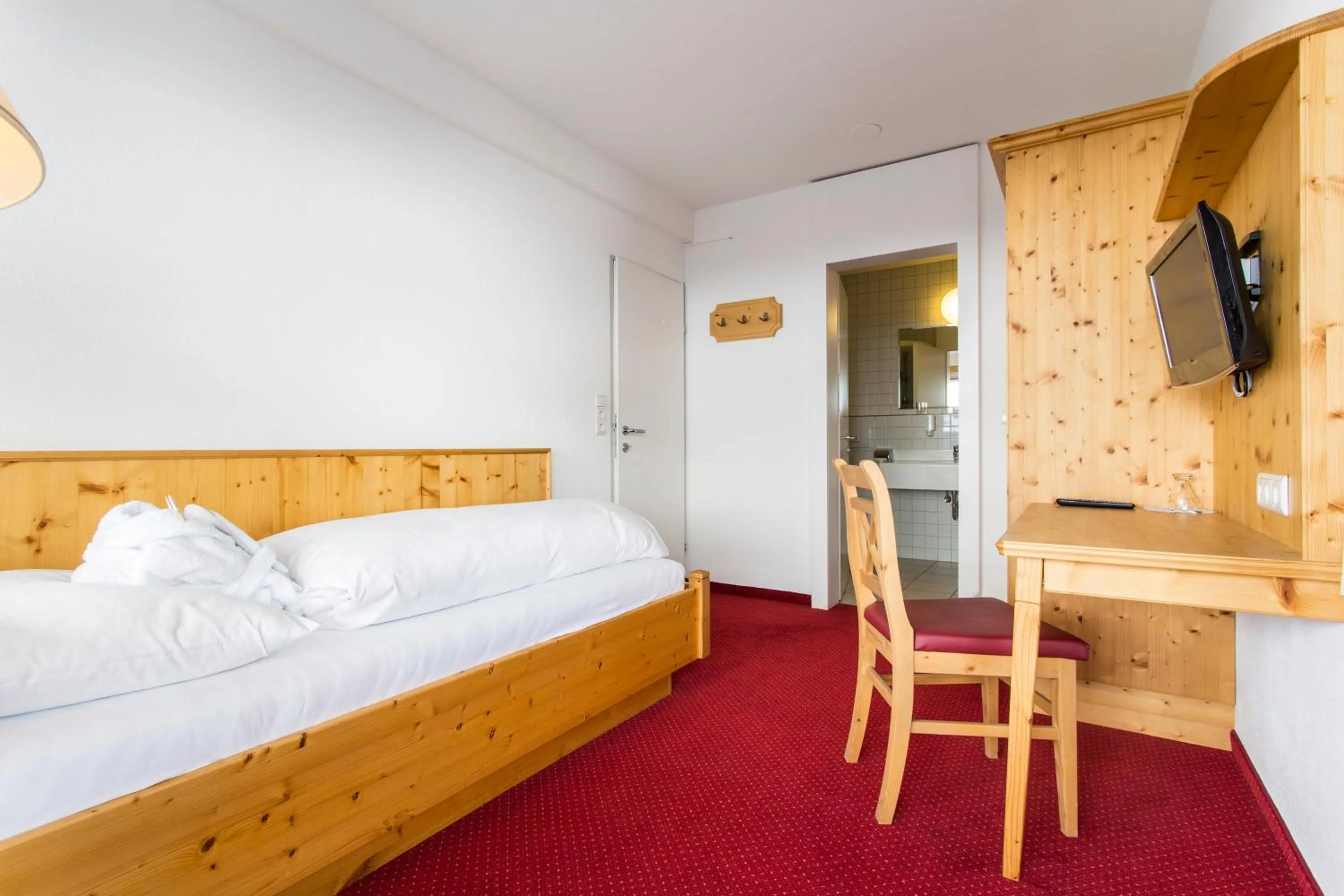 Photo of the whole room, Bed in all inclusive Hotel Lohmann