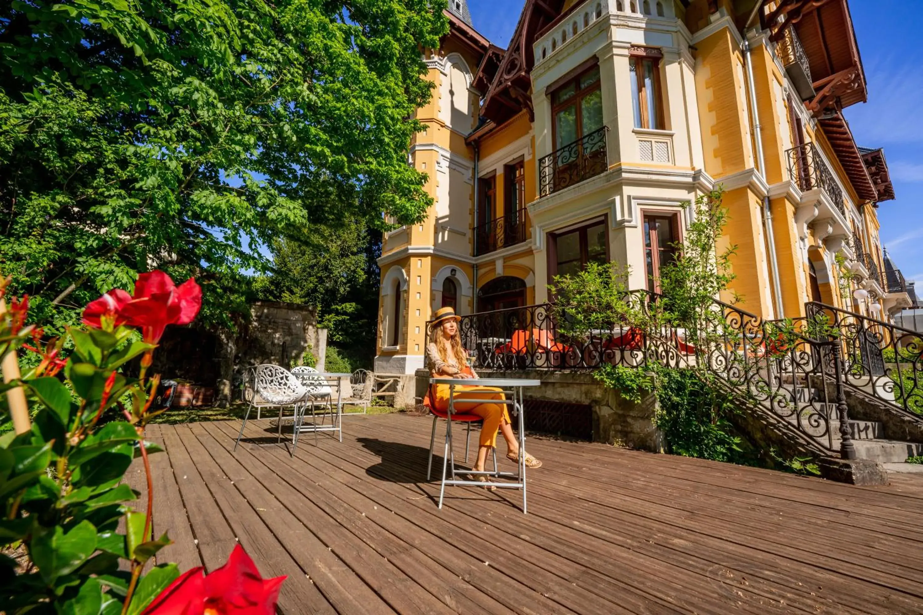 Balcony/Terrace in Le Manoir d'Agnès Logis hôtel restaurant Balcony/Terrace in Le Manoir d'Agnès Logis hôtel restaurant
