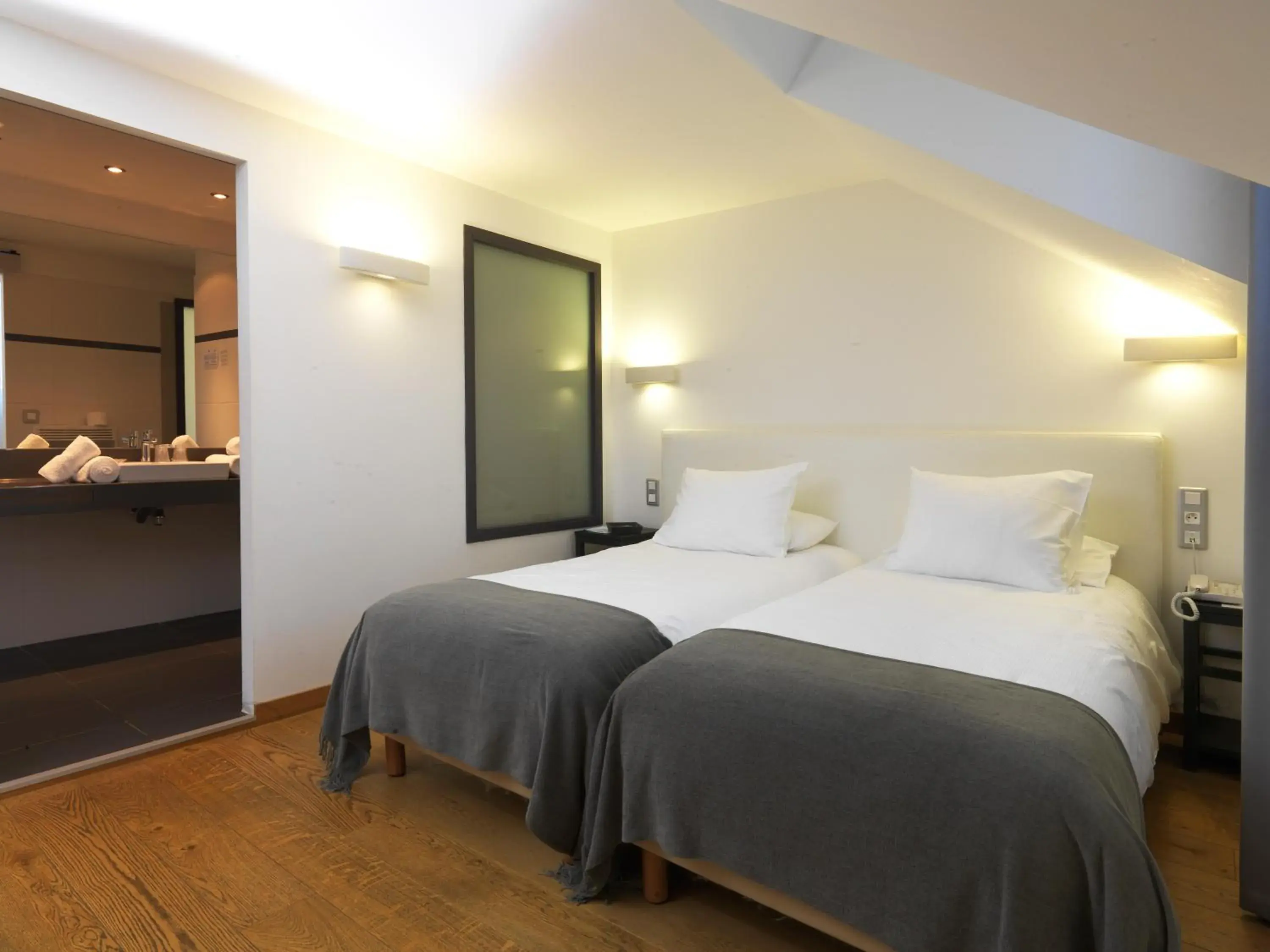 Bed in Le Manoir d'Agnès Logis hôtel restaurant Bed in Le Manoir d'Agnès Logis hôtel restaurant