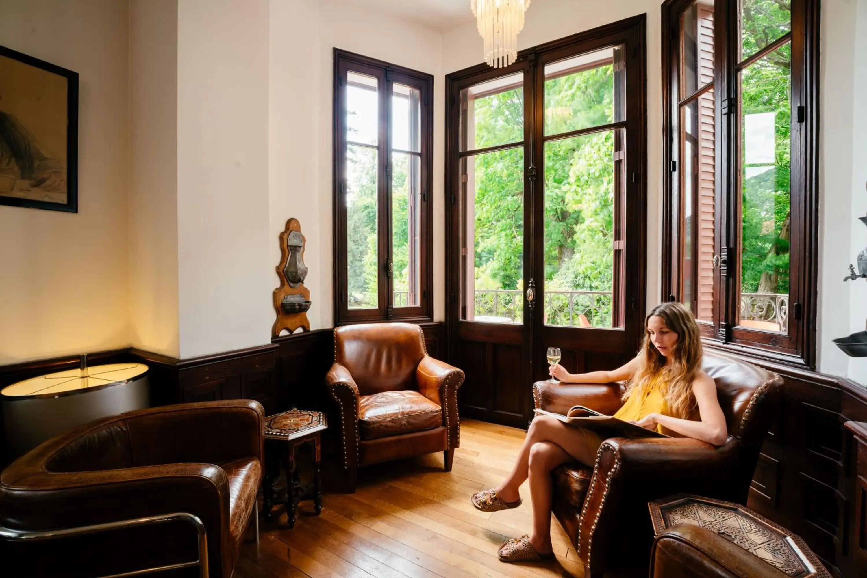 People in Le Manoir d'Agnès Logis hôtel restaurant People in Le Manoir d'Agnès Logis hôtel restaurant