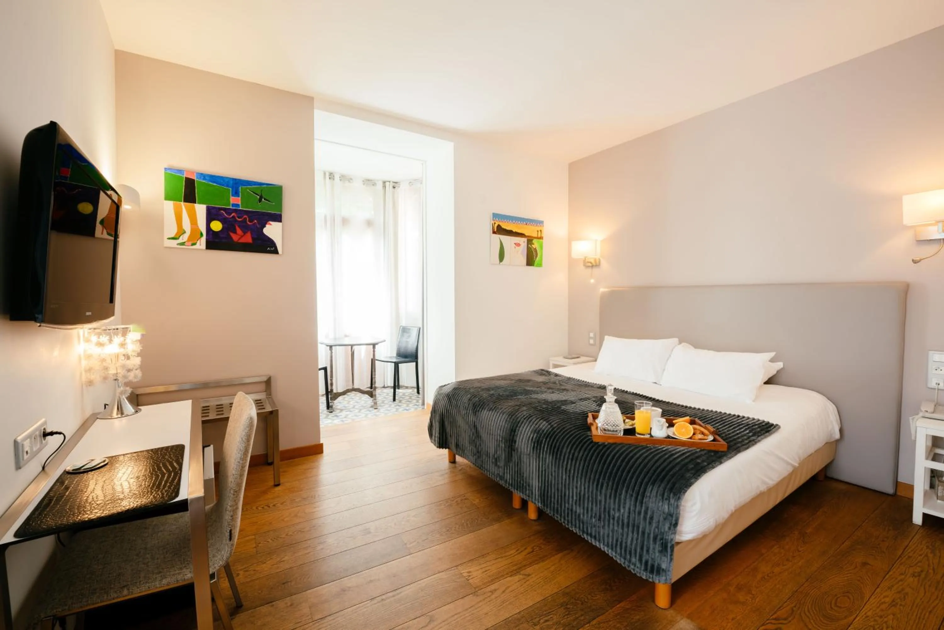 Bed in Le Manoir d'Agnès Logis hôtel restaurant