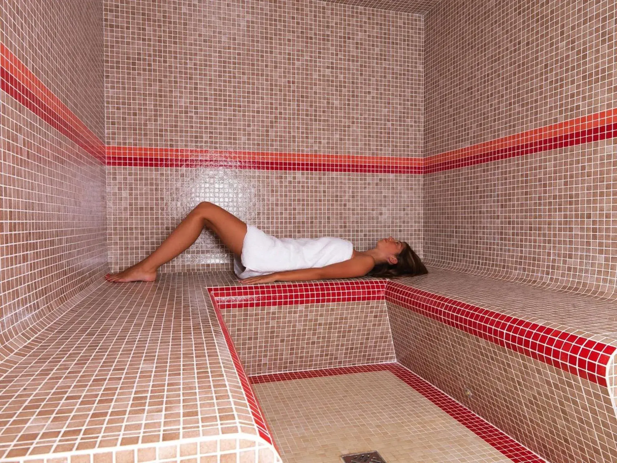 Steam room in Le Manoir d'Agnès Logis hôtel restaurant Steam room in Le Manoir d'Agnès Logis hôtel restaurant