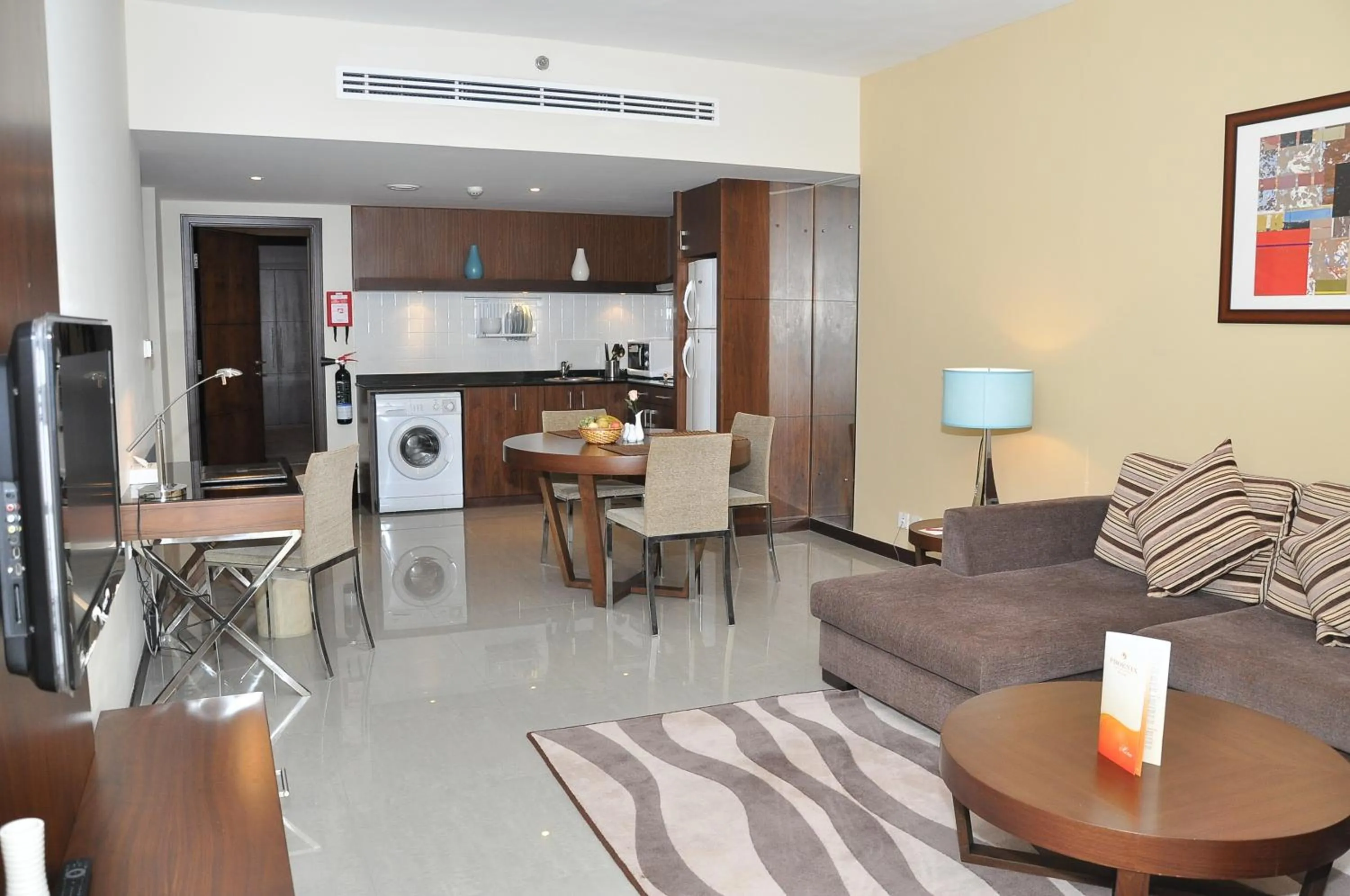 Kitchen or kitchenette in Phoenix Plaza Hotel Apartments