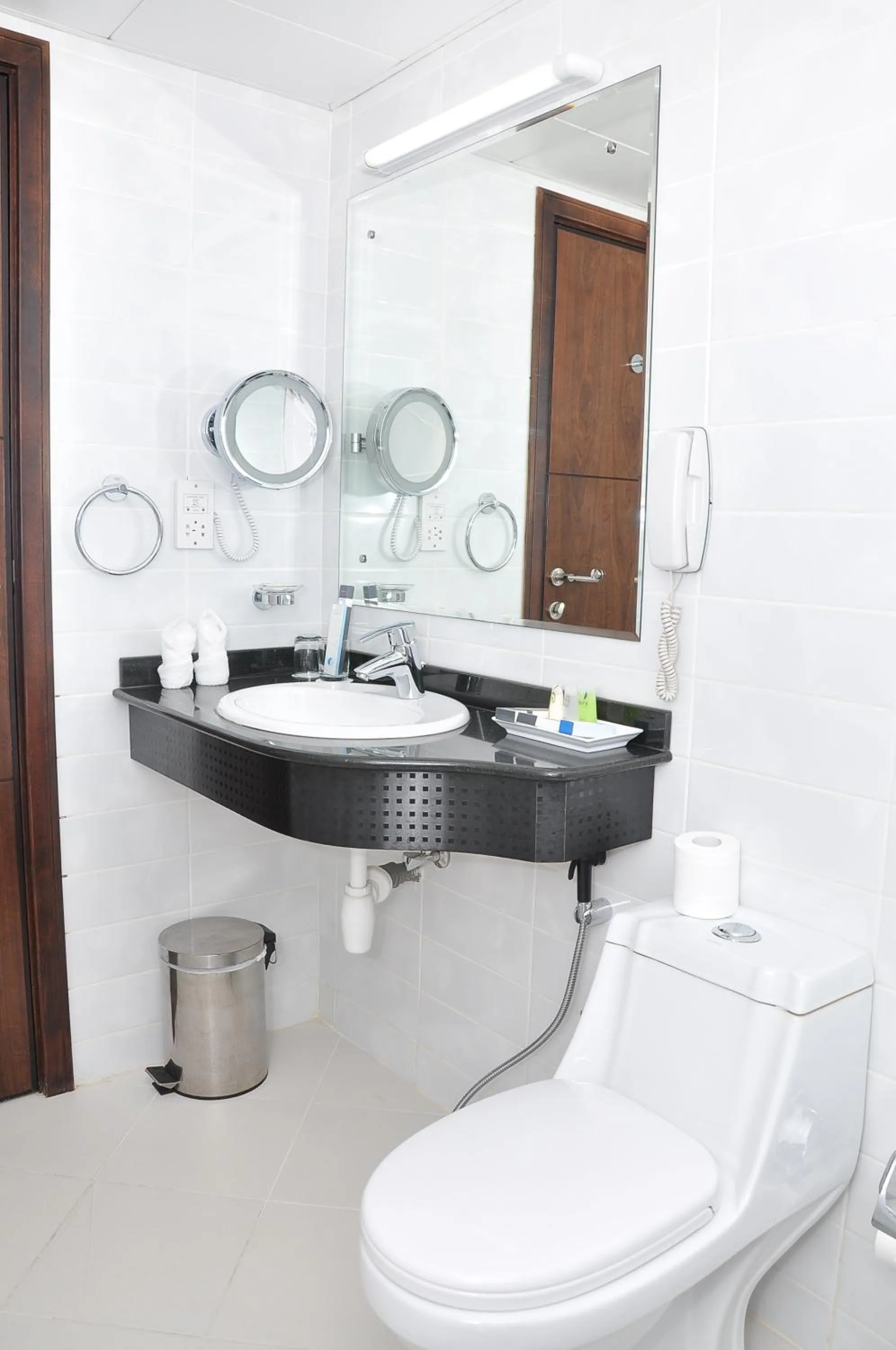 Bathroom in Phoenix Plaza Hotel Apartments