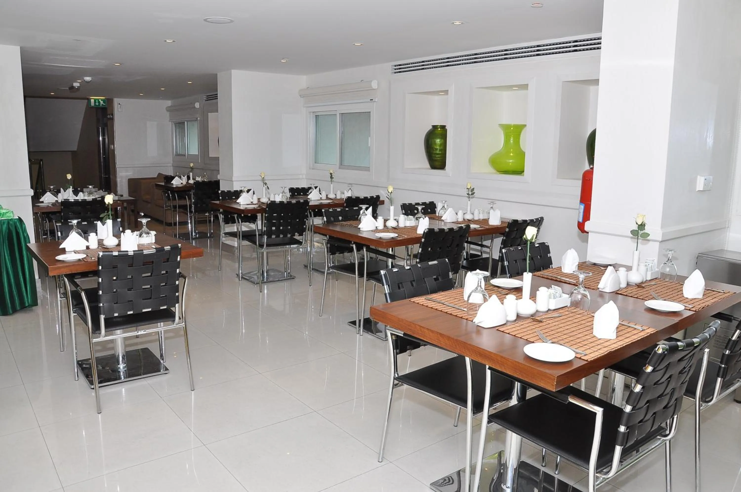 Restaurant/places to eat in Phoenix Plaza Hotel Apartments